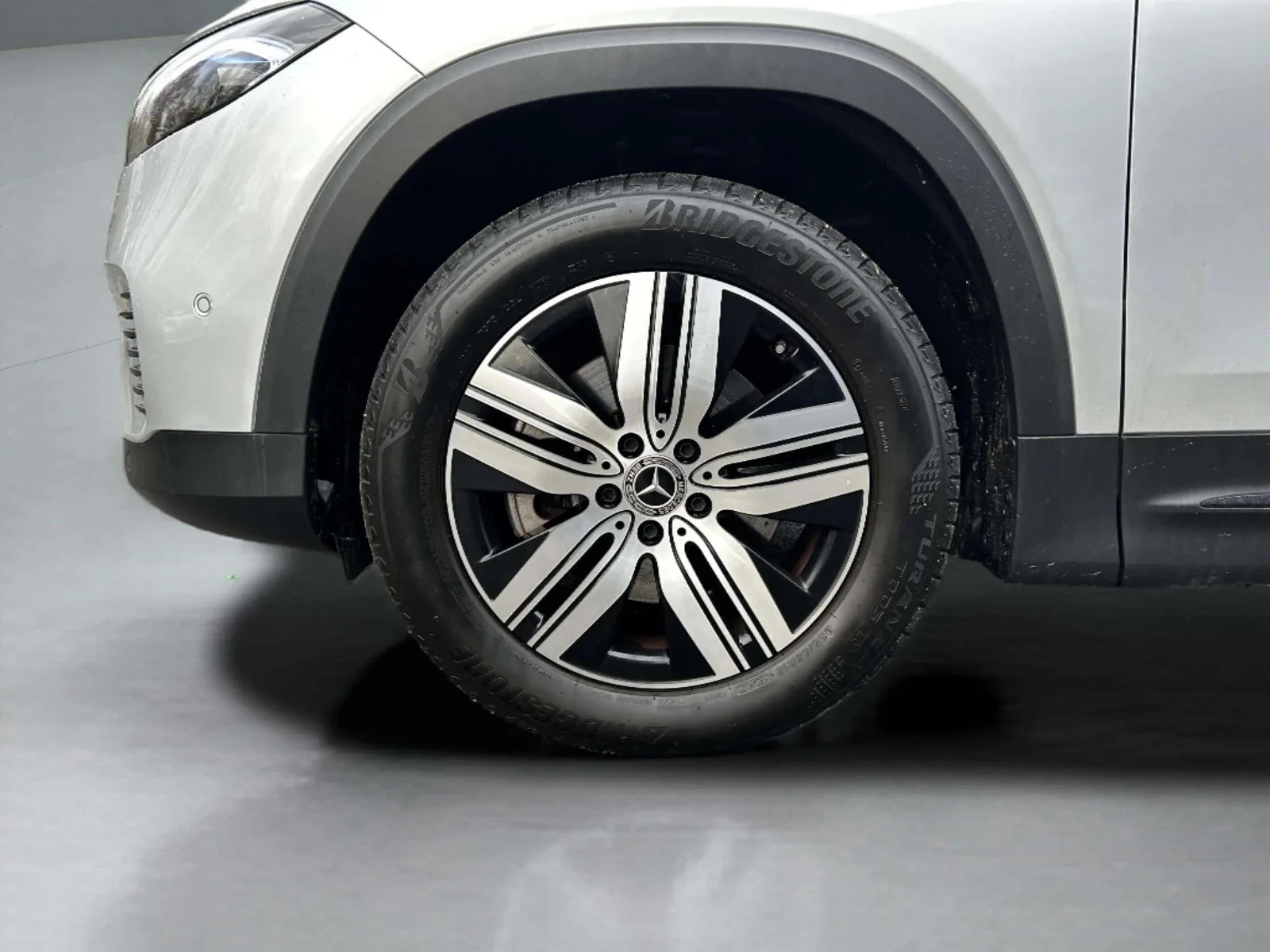 Mercedes-Benz-EQB-image-8