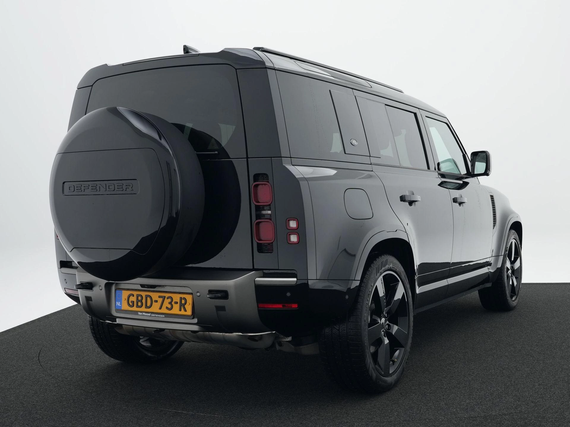 Land Rover-Defender-image-12