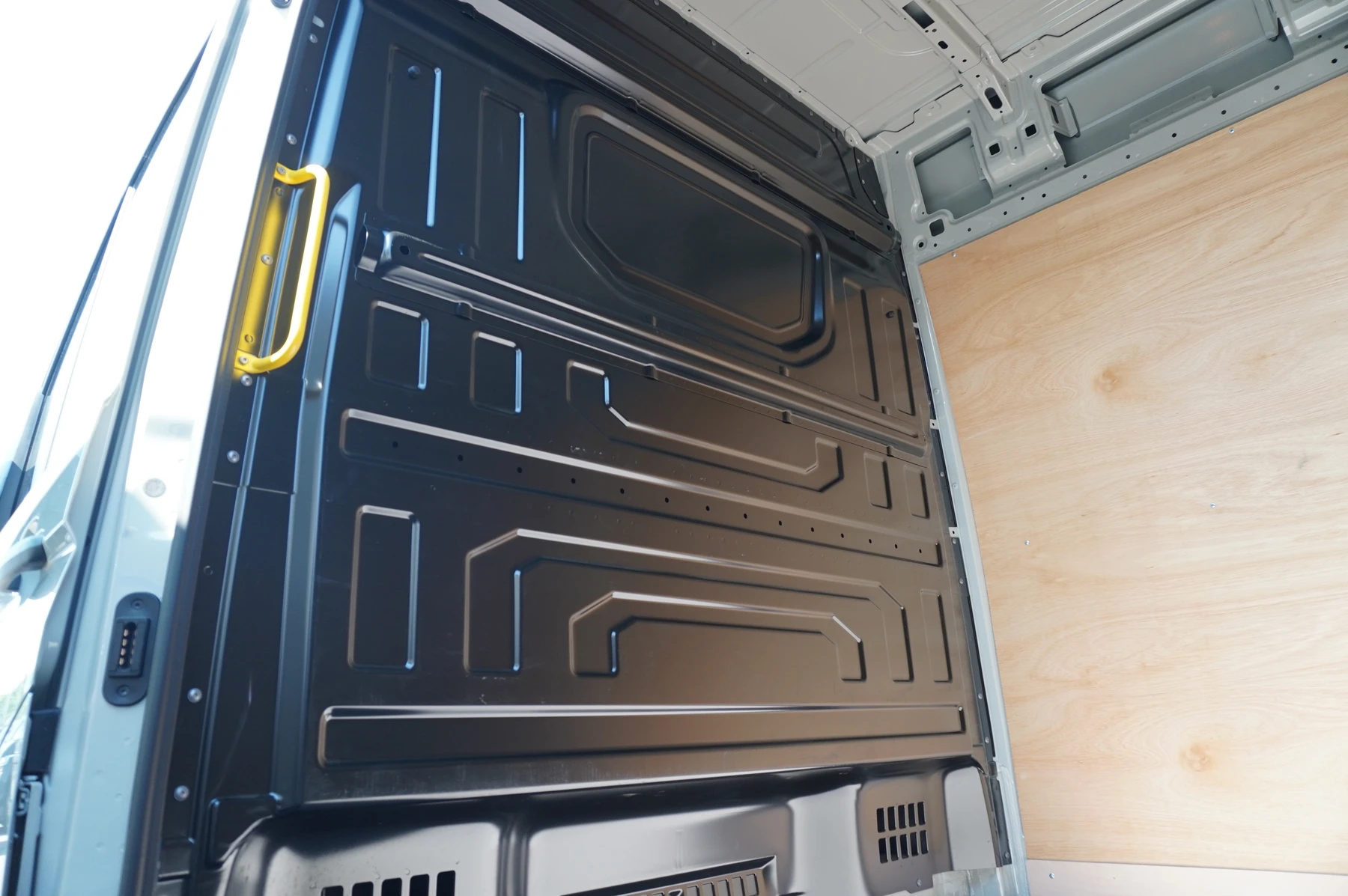 Volkswagen-Crafter-image-13