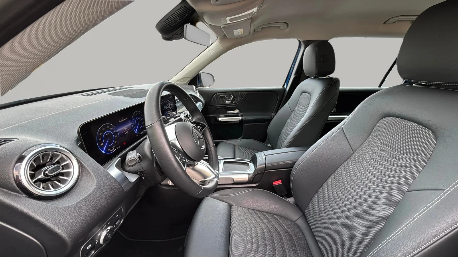 Mercedes-Benz-EQB-image-10