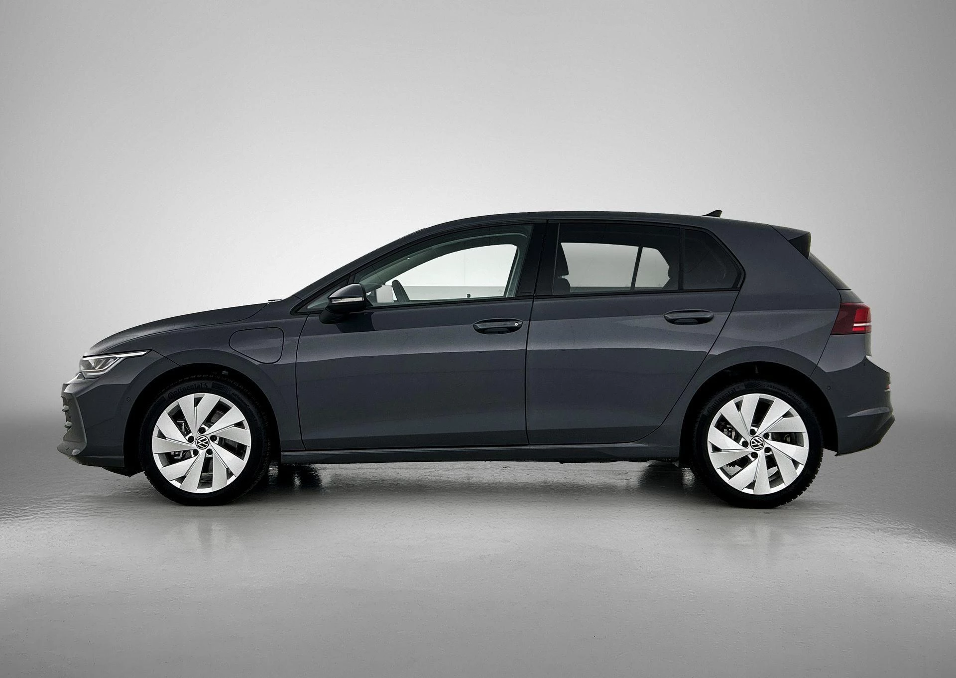 Volkswagen-Golf-image-1