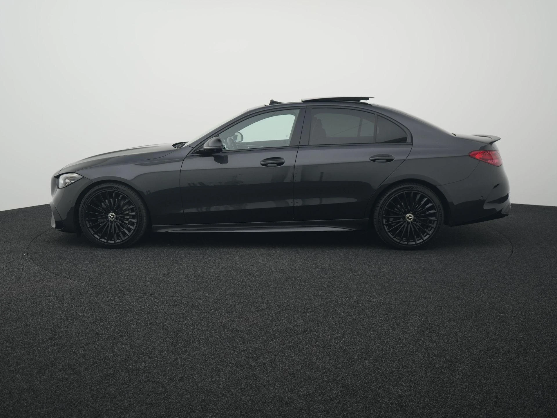 Mercedes-Benz-C-Klasse-image-3