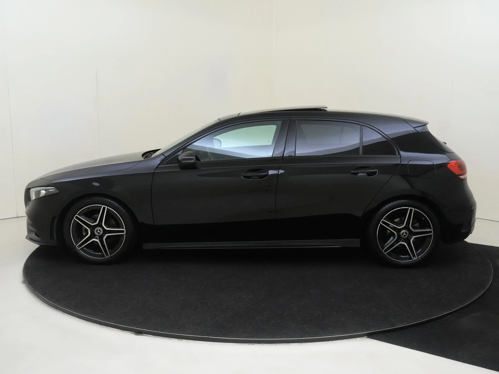 Mercedes-Benz-A-Klasse-image-7