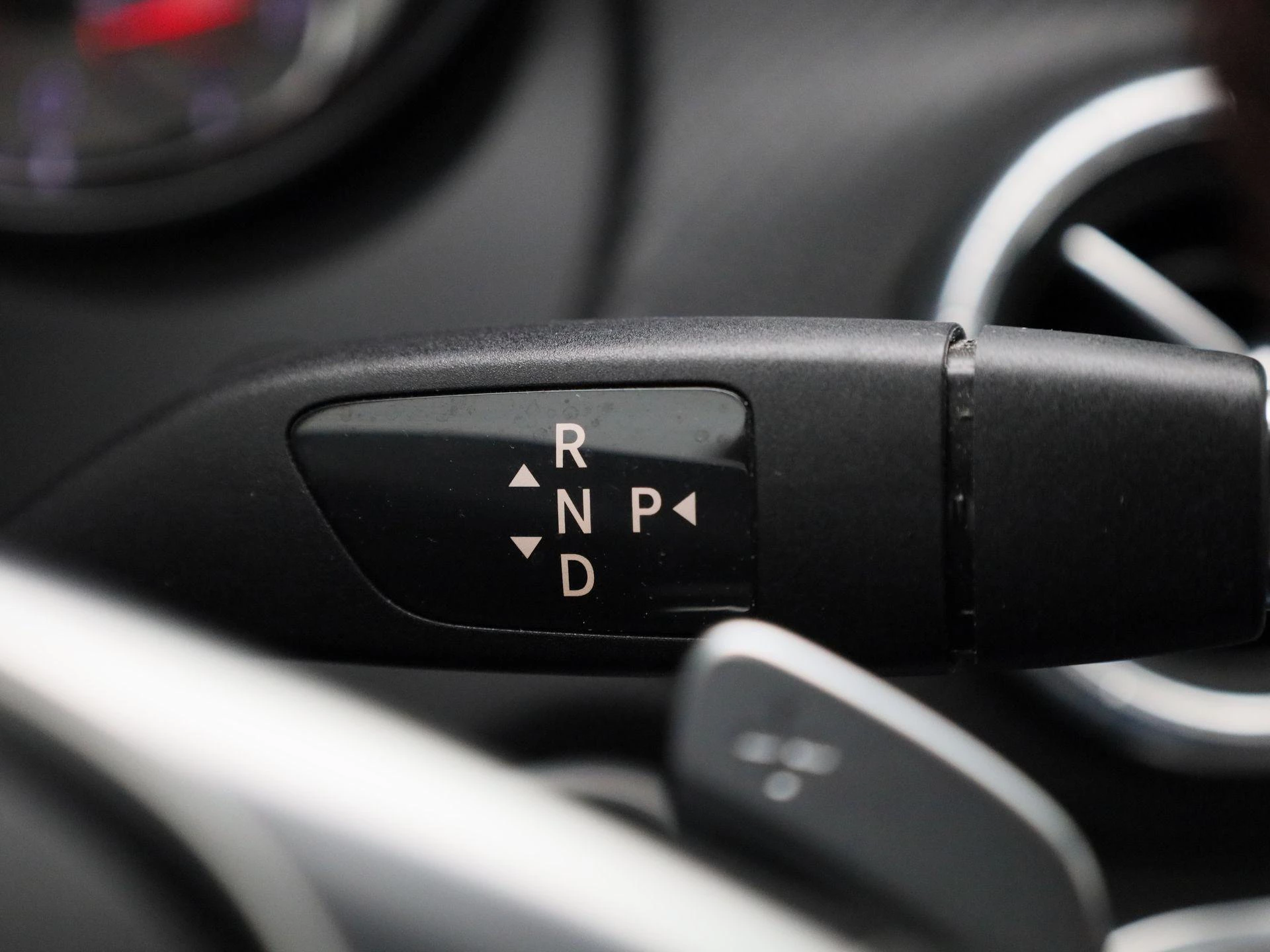 Mercedes-Benz-CLA-image-25