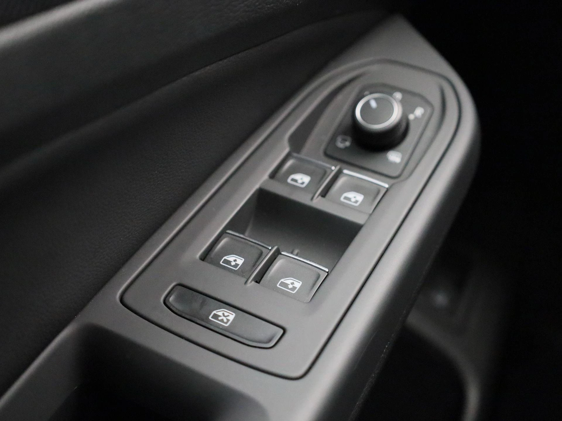 Volkswagen-Golf-image-29