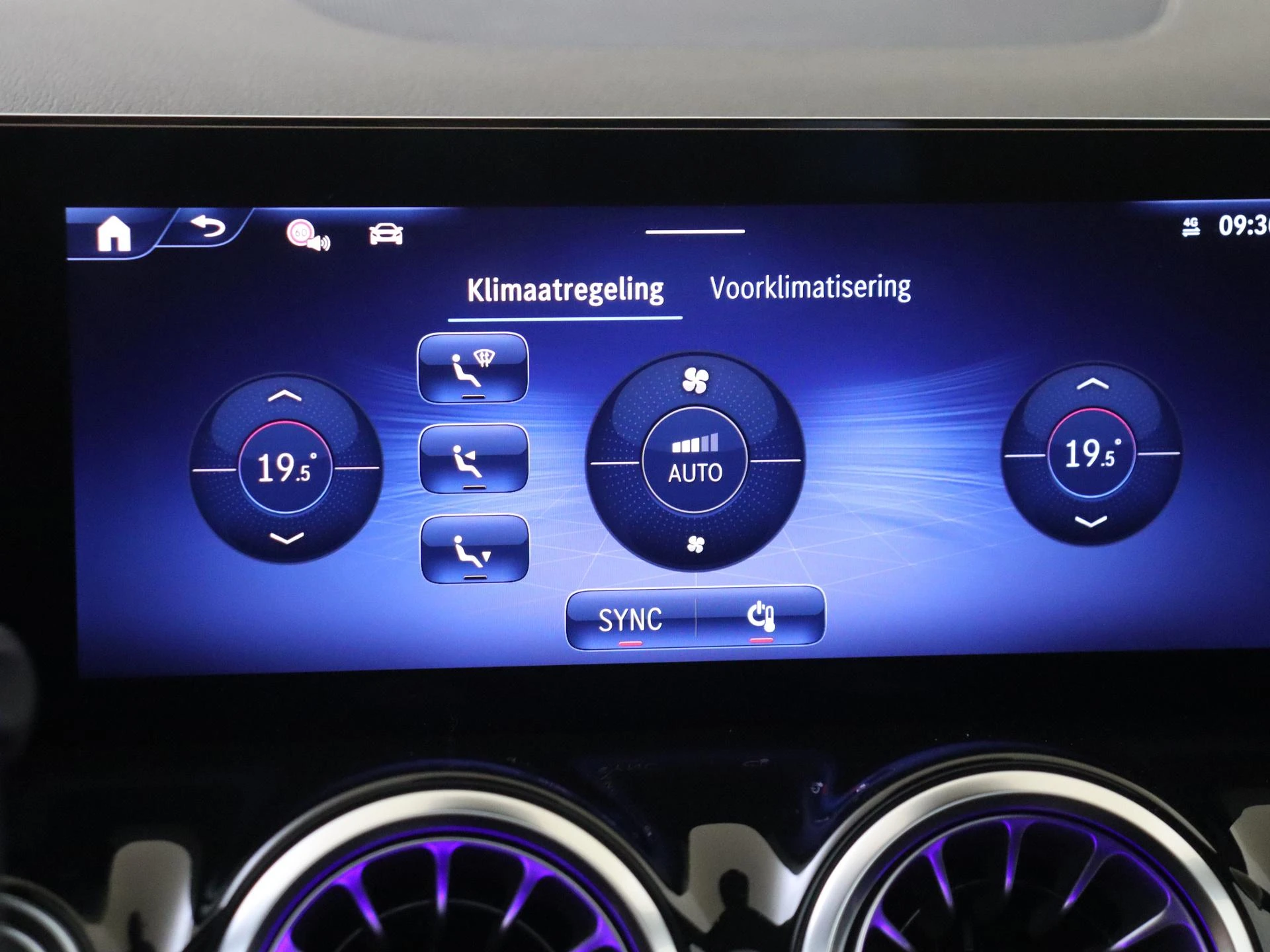 Mercedes-Benz-GLA-image-18