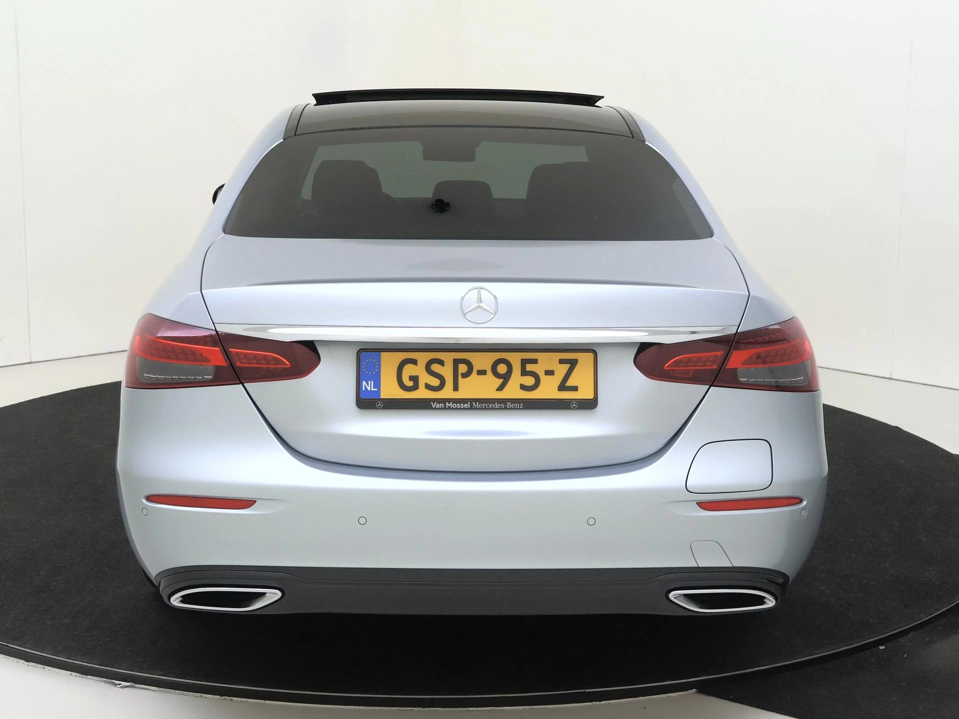 Mercedes-Benz-E-Klasse-image-7