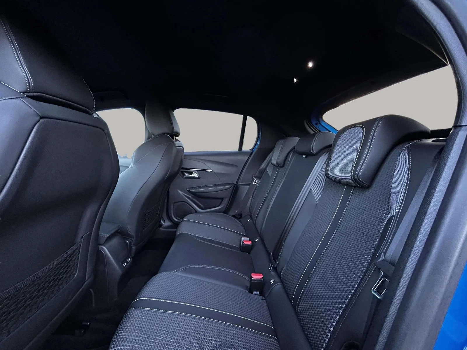 Peugeot-e-208-image-10