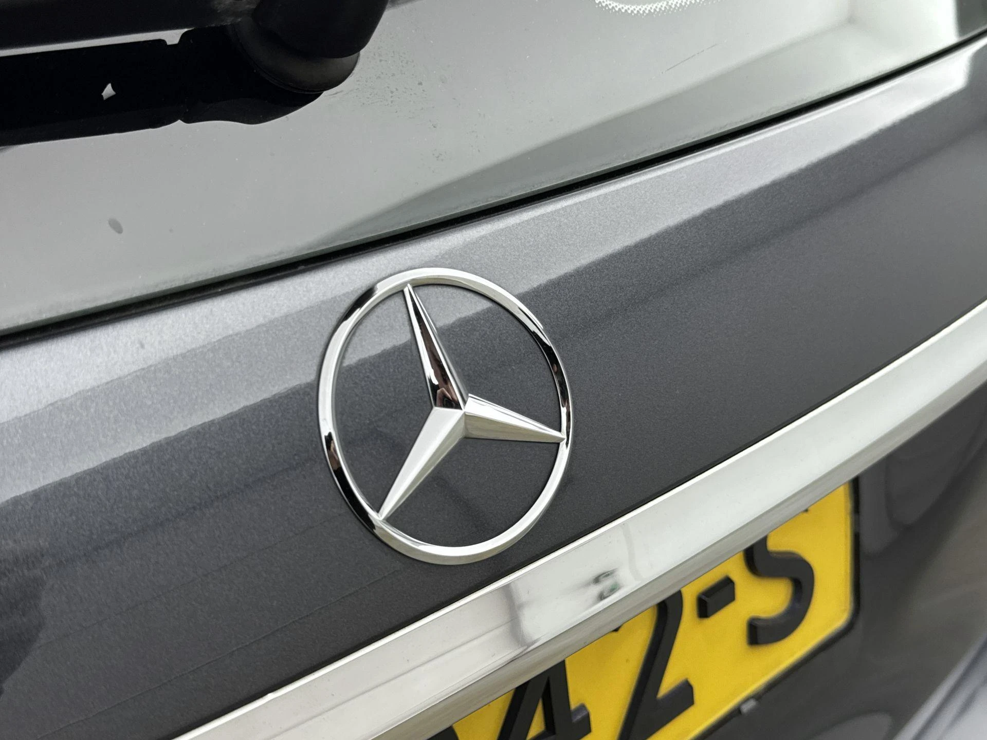 Mercedes-Benz-C-Klasse-image-16