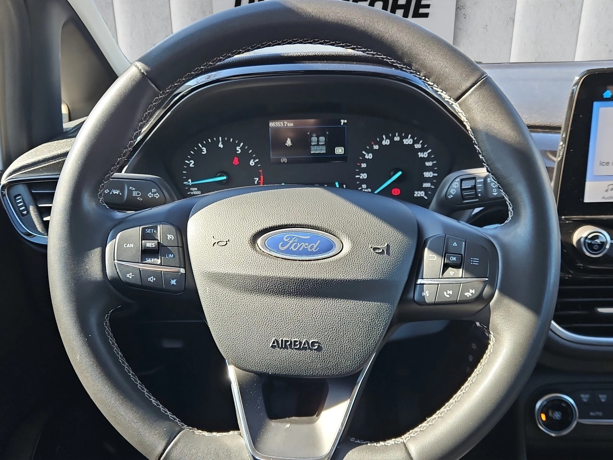 Ford Fiesta Titanium LED | KLIMAAUTOMATIK | PDC | BT