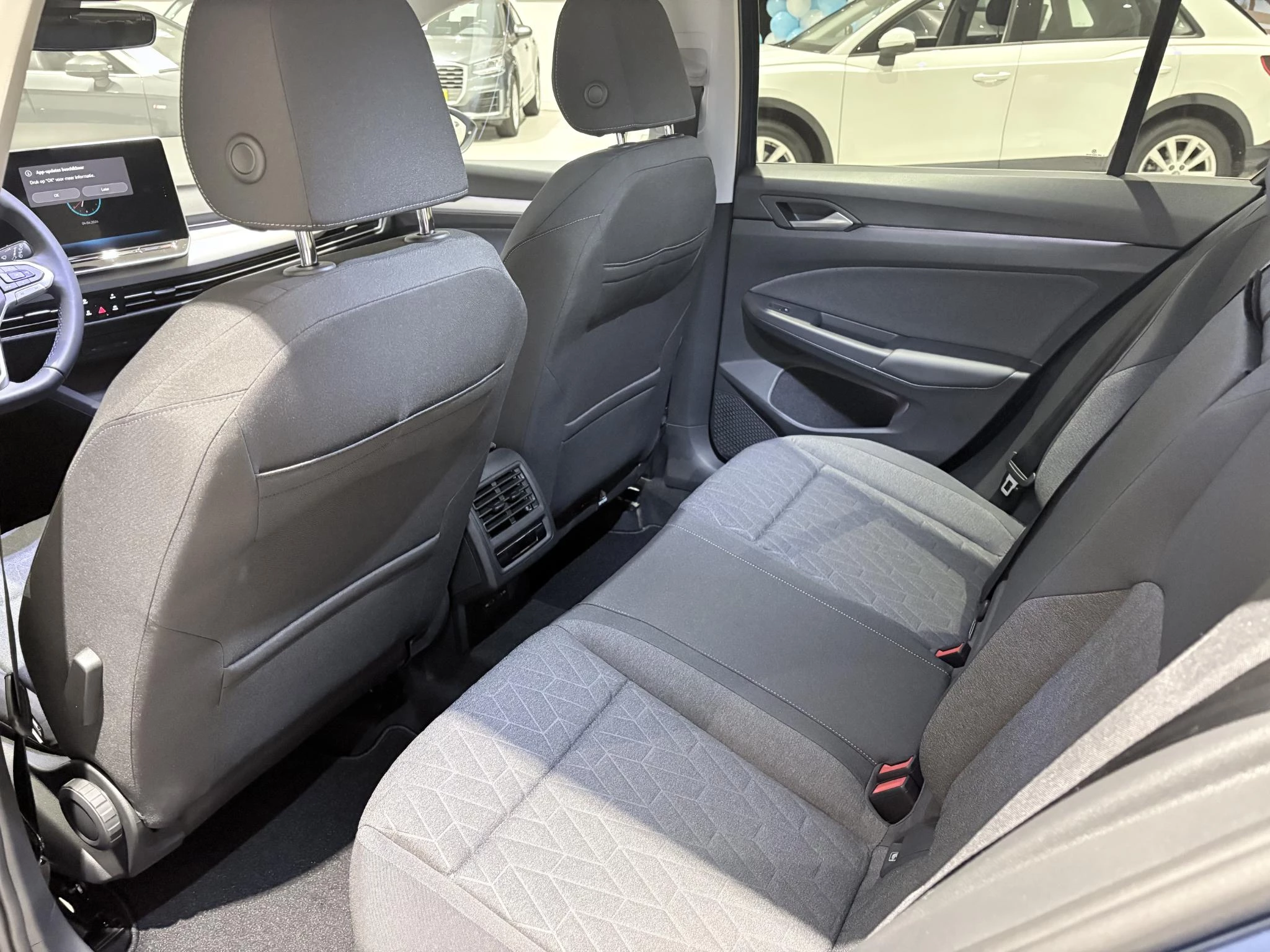 Volkswagen-Golf-image-8