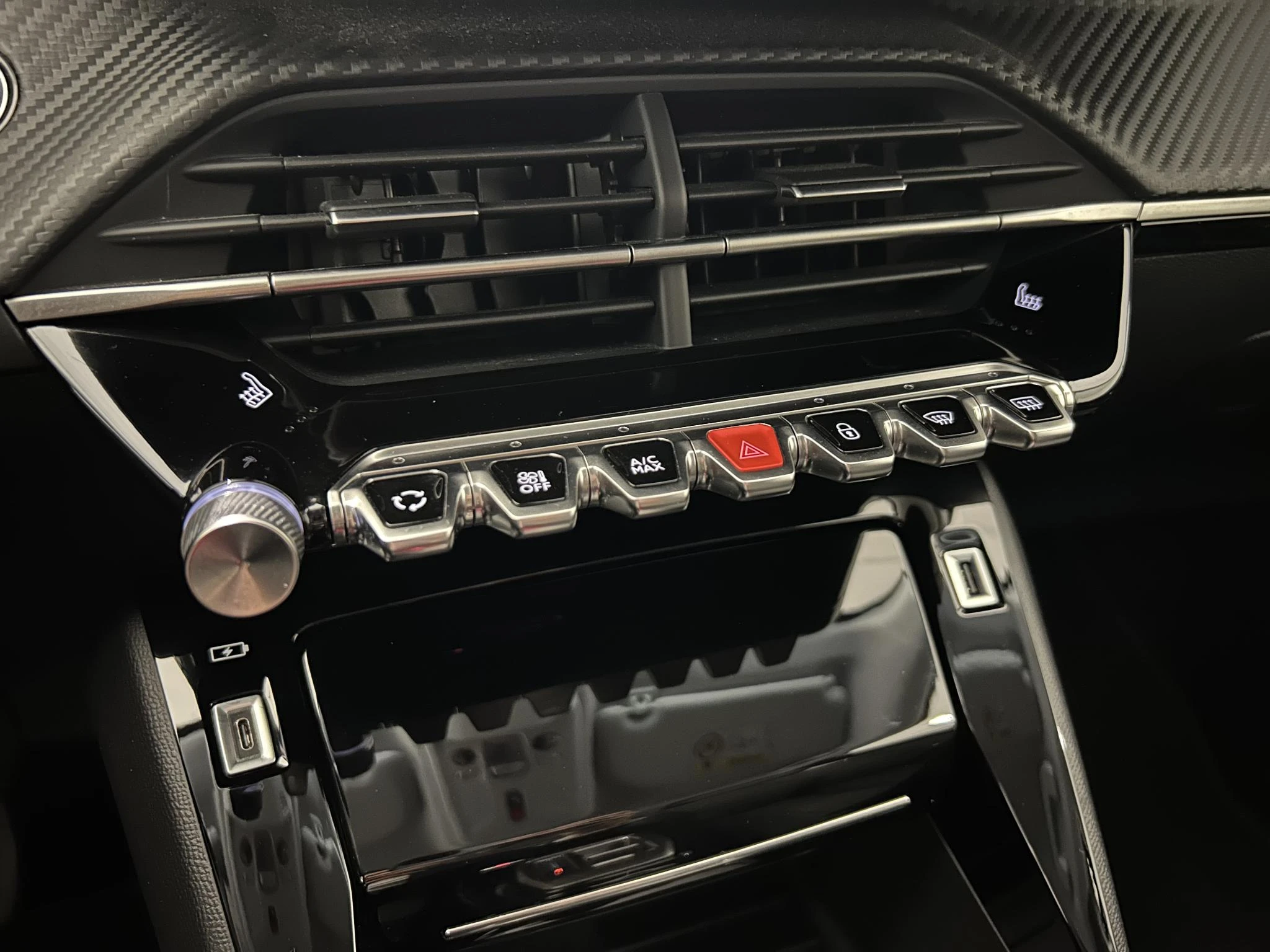 Peugeot-e-208-image-14