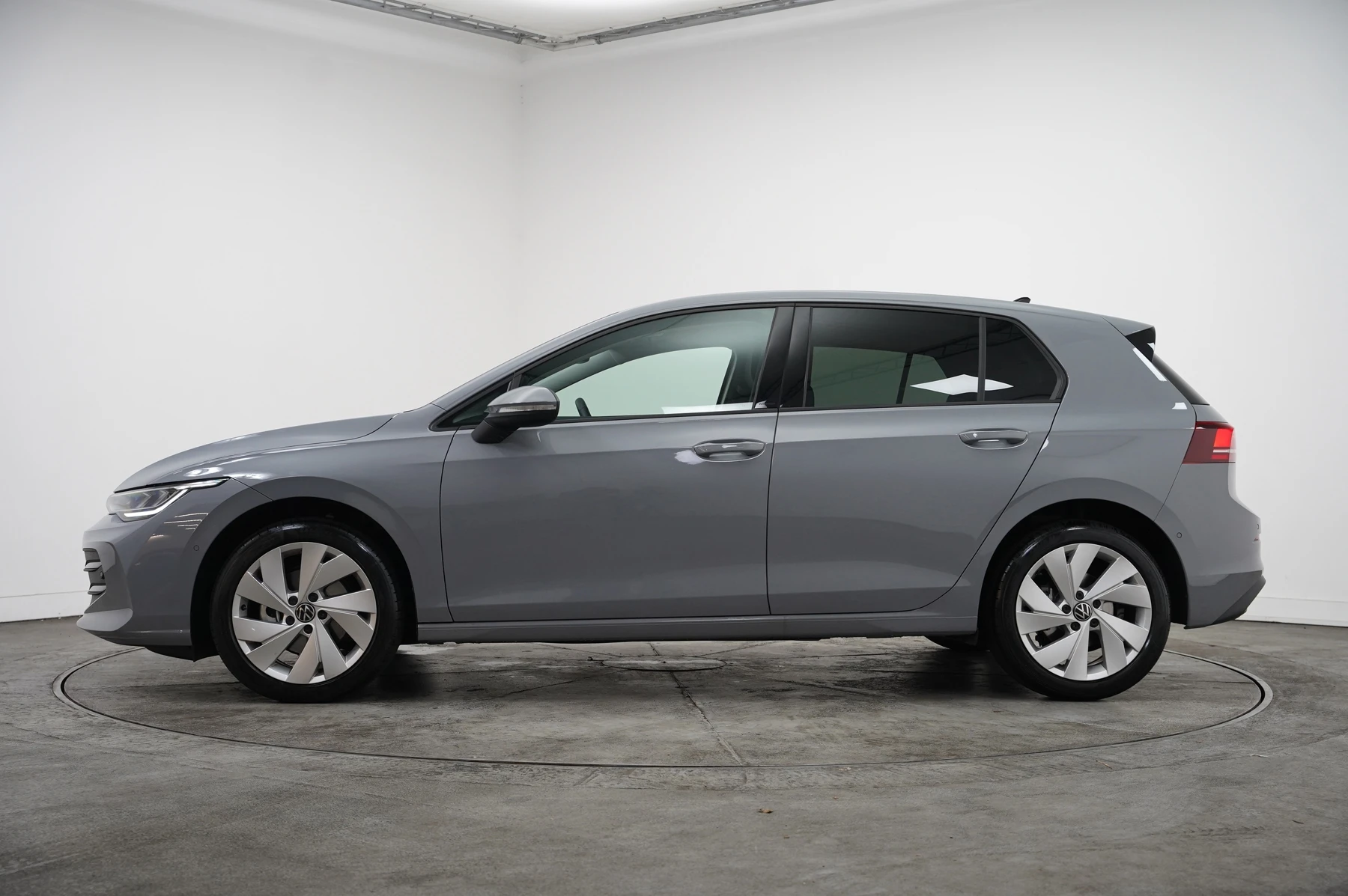 Volkswagen-Golf-image-14