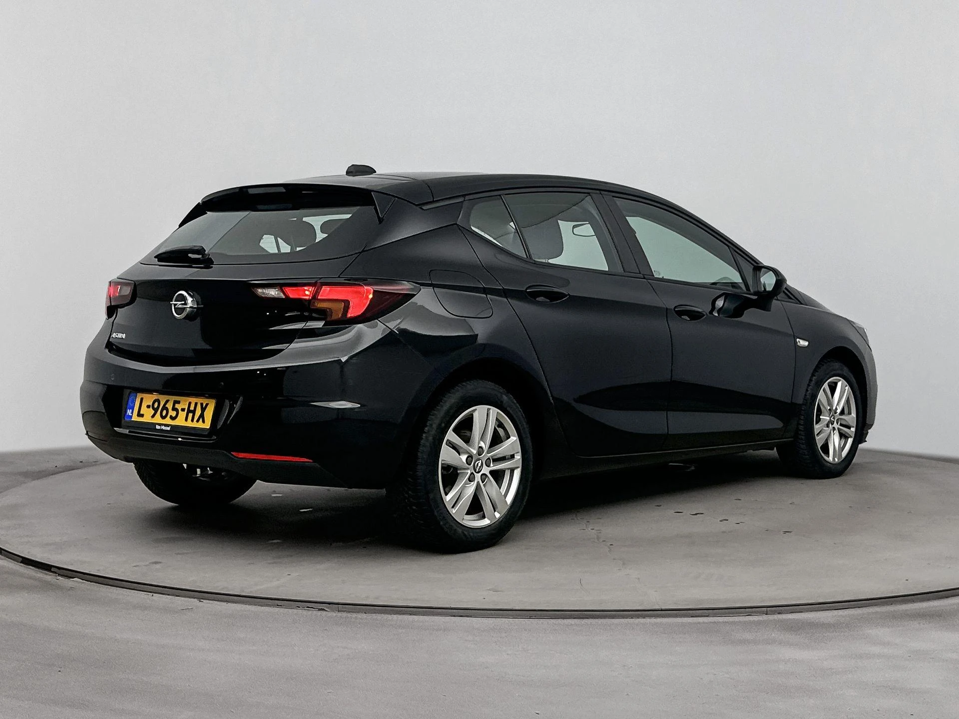 Opel-Astra-image-3