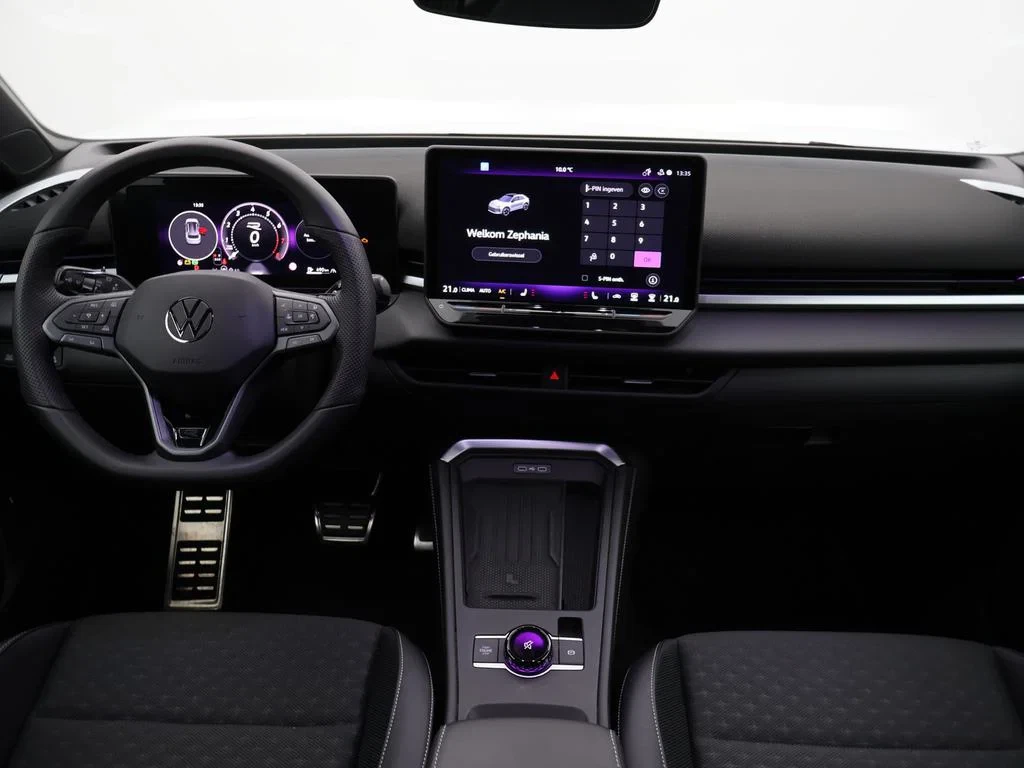 Volkswagen-T-Roc-image-12