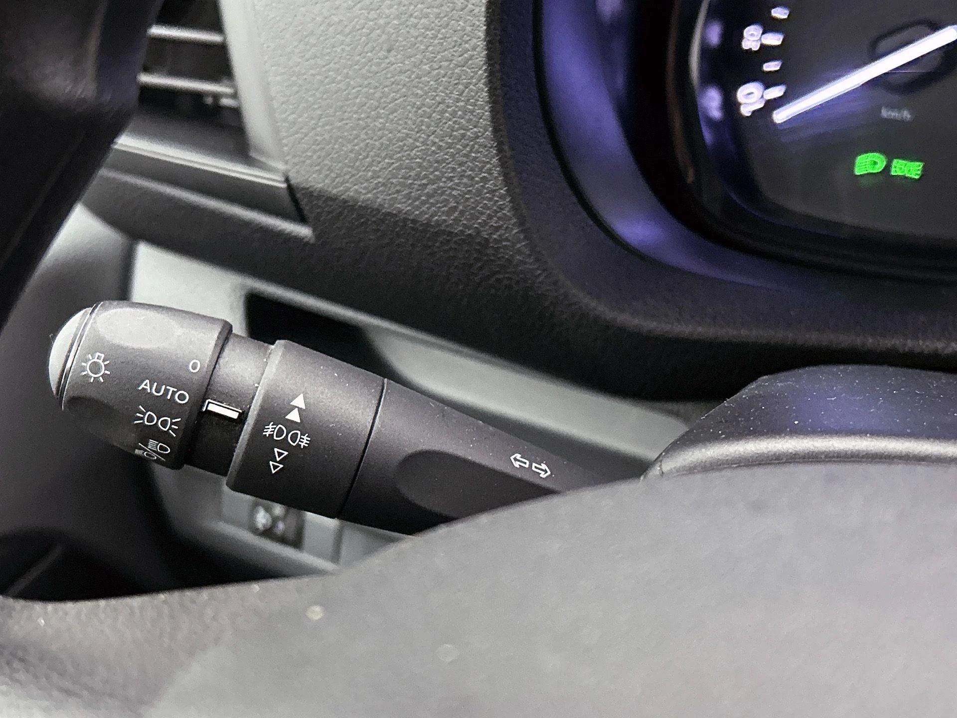 Opel-Vivaro-image-8