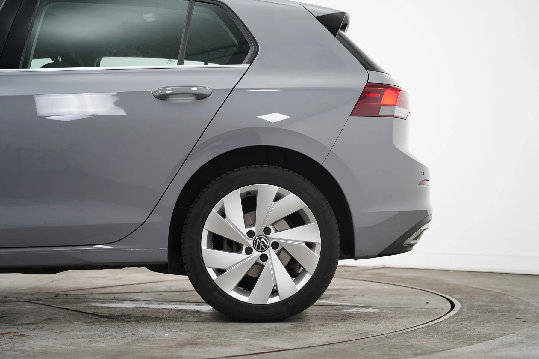 Volkswagen-Golf-image-32