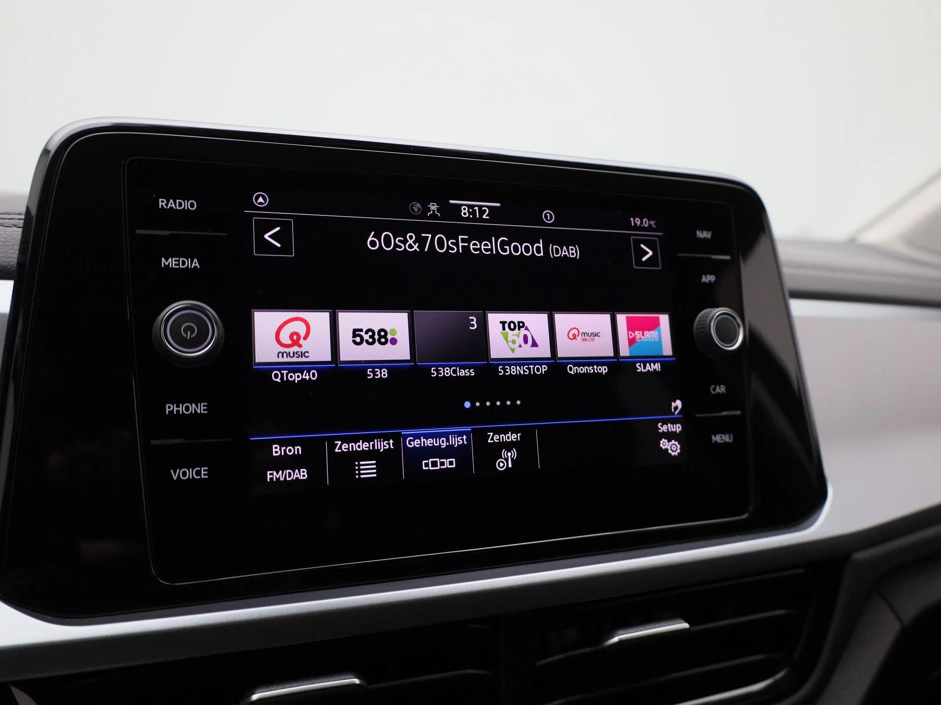 Volkswagen-T-Roc-image-24