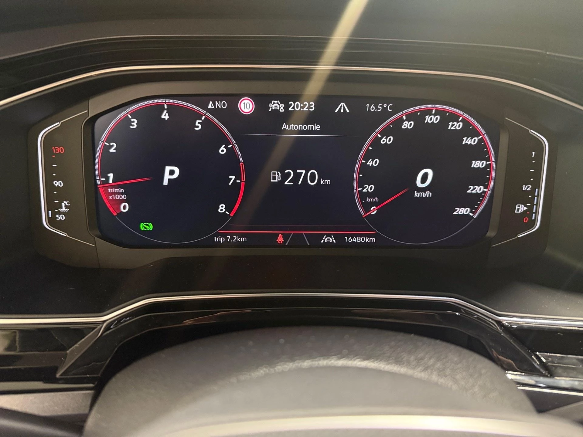 Volkswagen-Polo-image-1