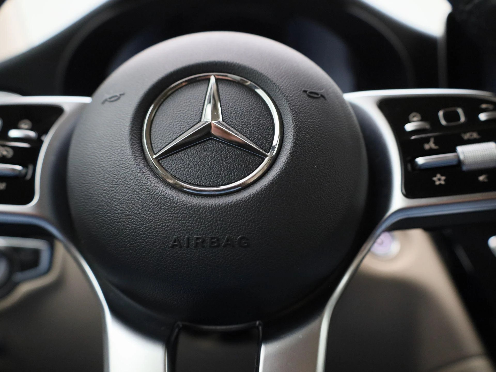 Mercedes-Benz-GLC-image-26
