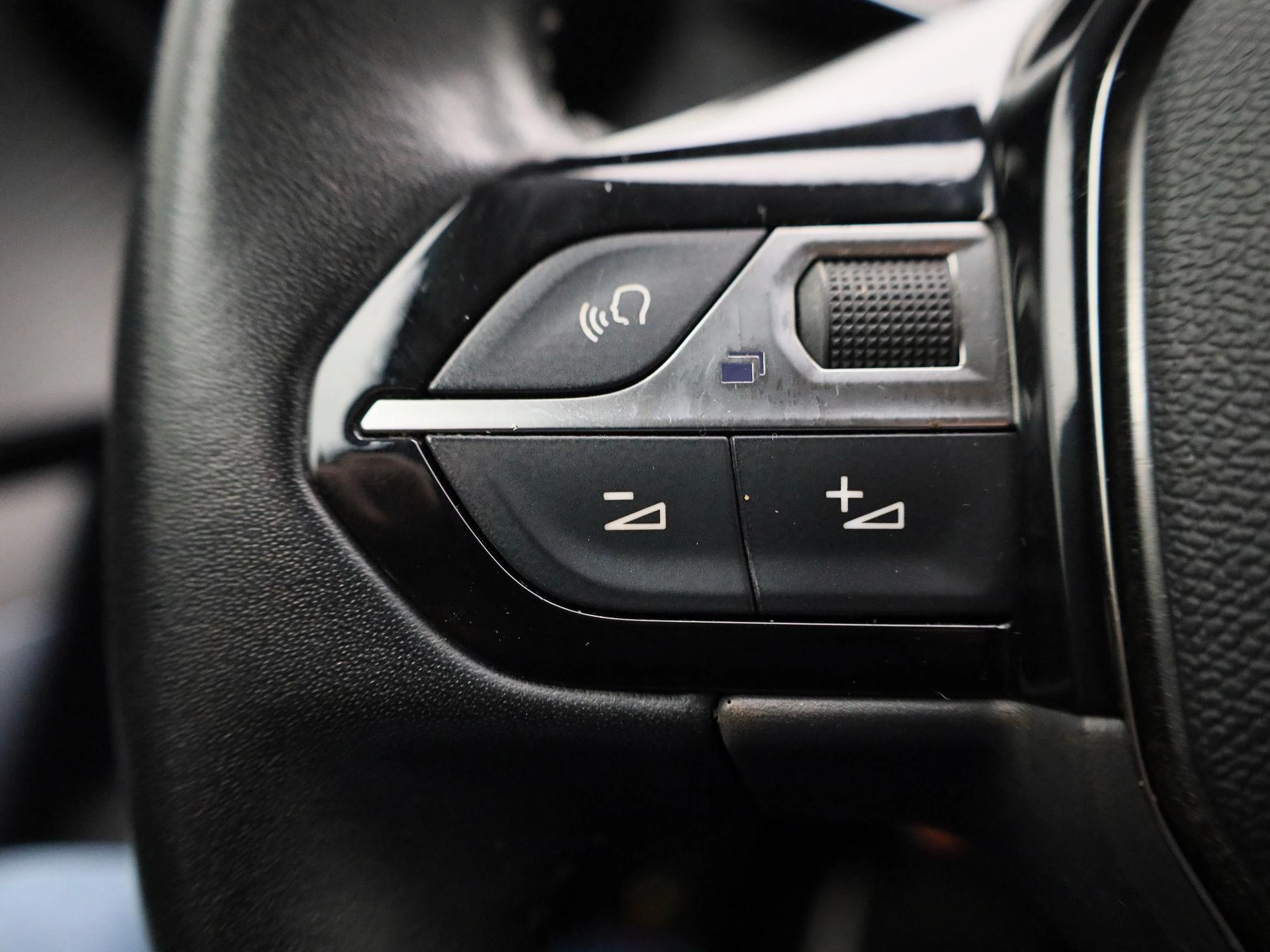 Peugeot-e-2008-image-23