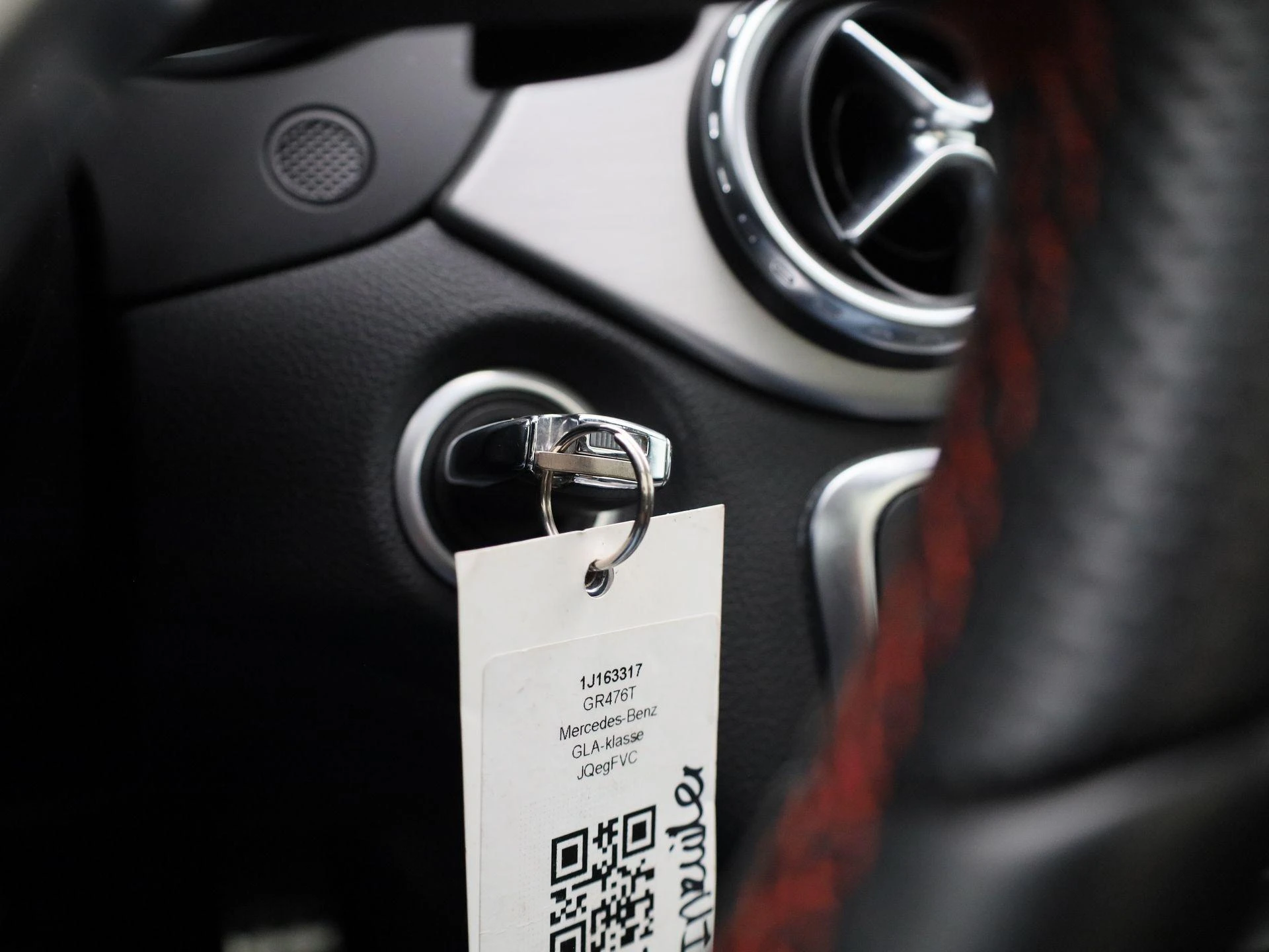 Mercedes-Benz-GLA-image-22