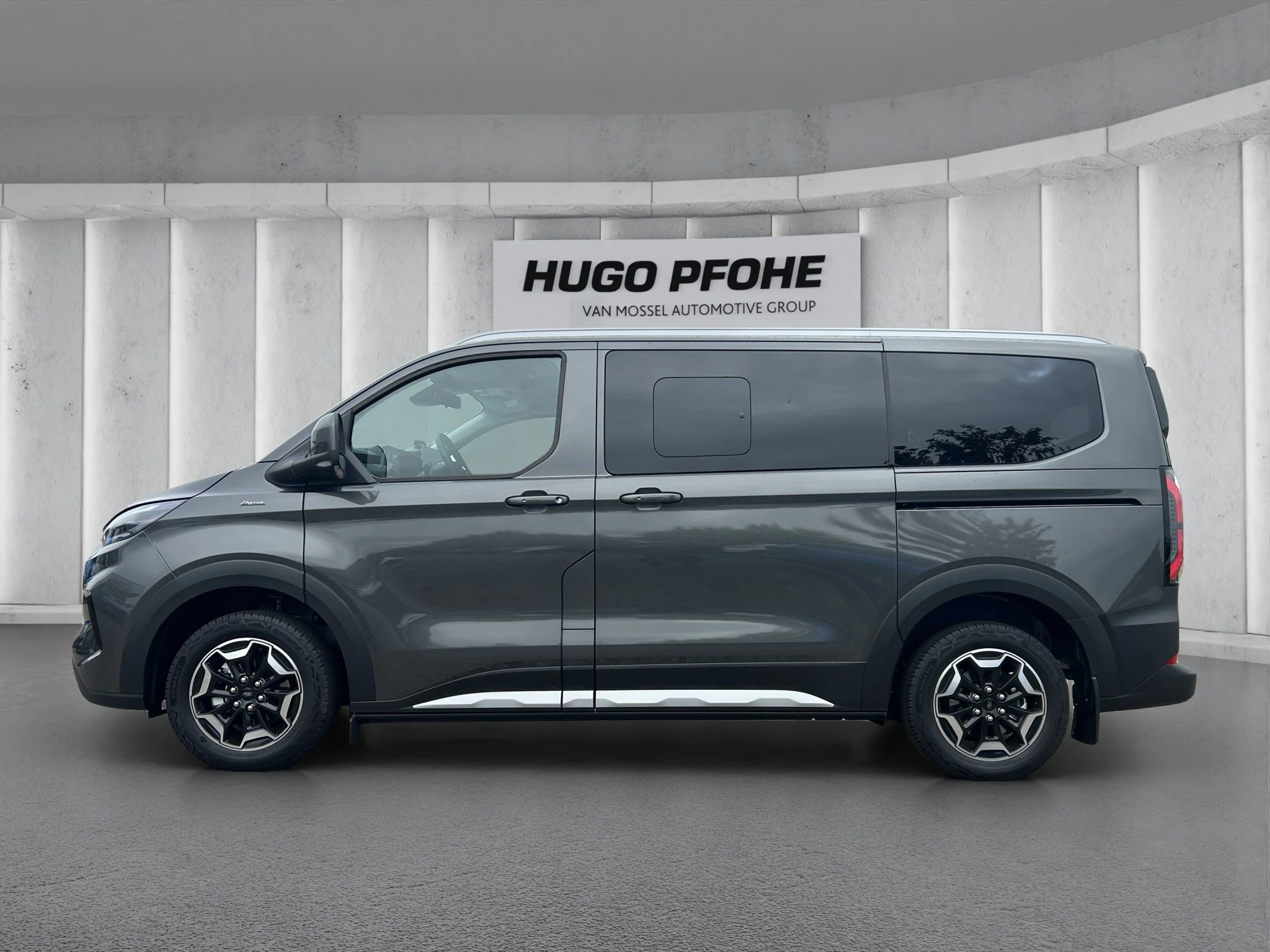 Ford-Tourneo Custom-image-1