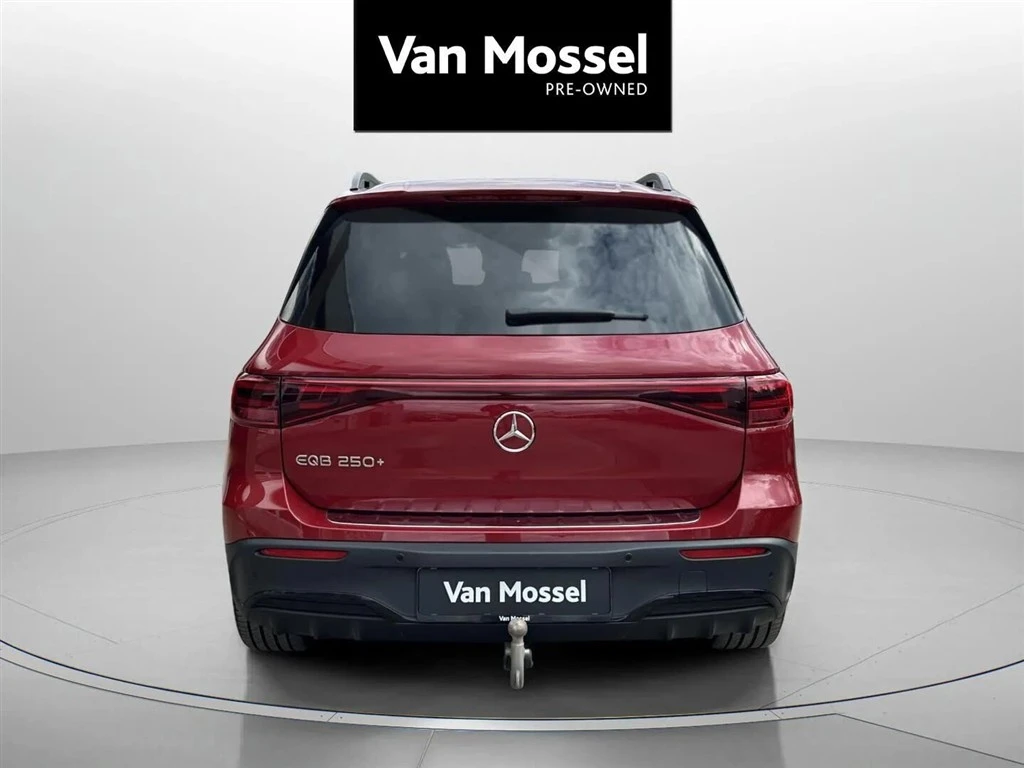 Mercedes-Benz-EQB-image-5