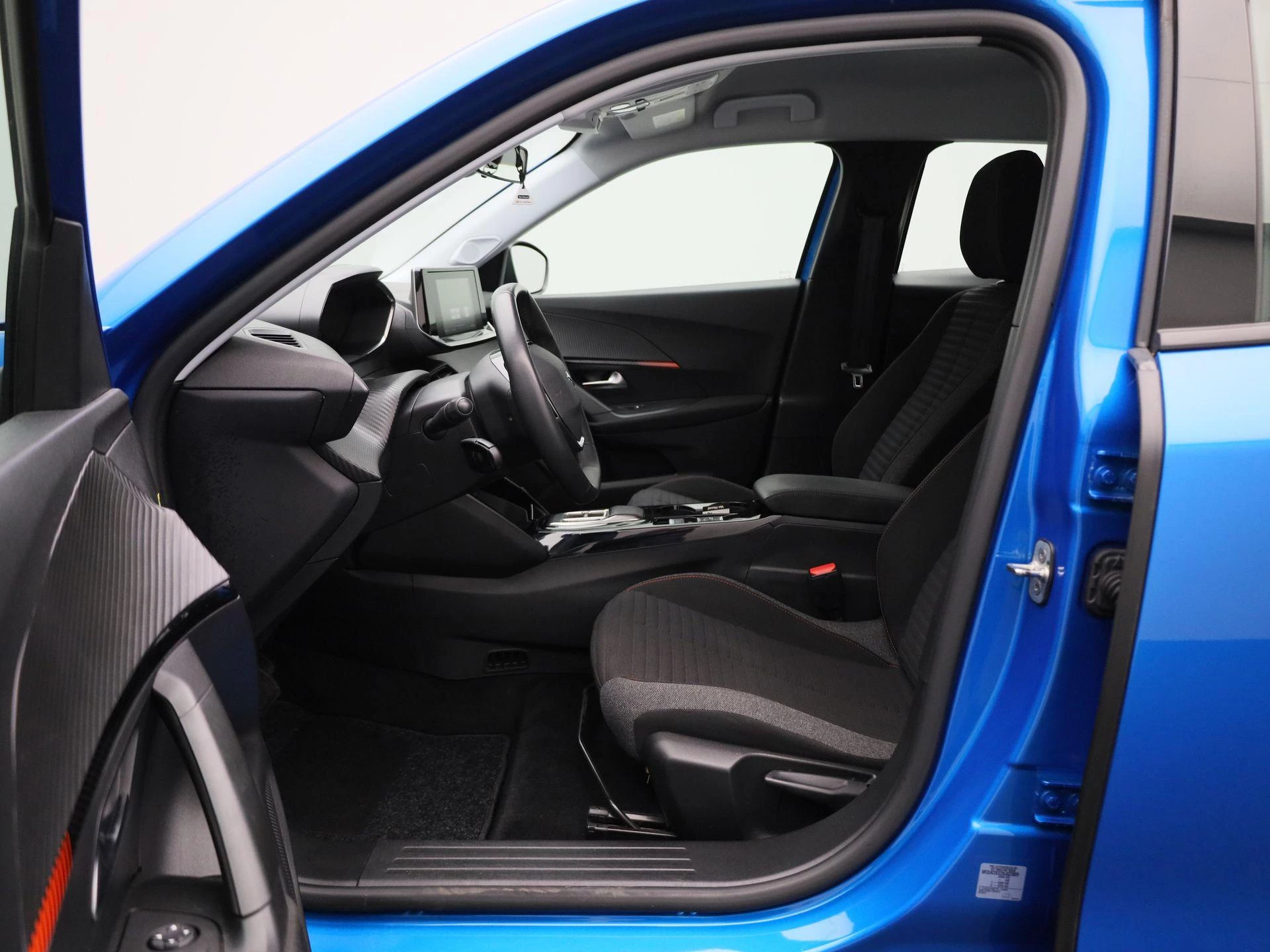 Peugeot-e-2008-image-8