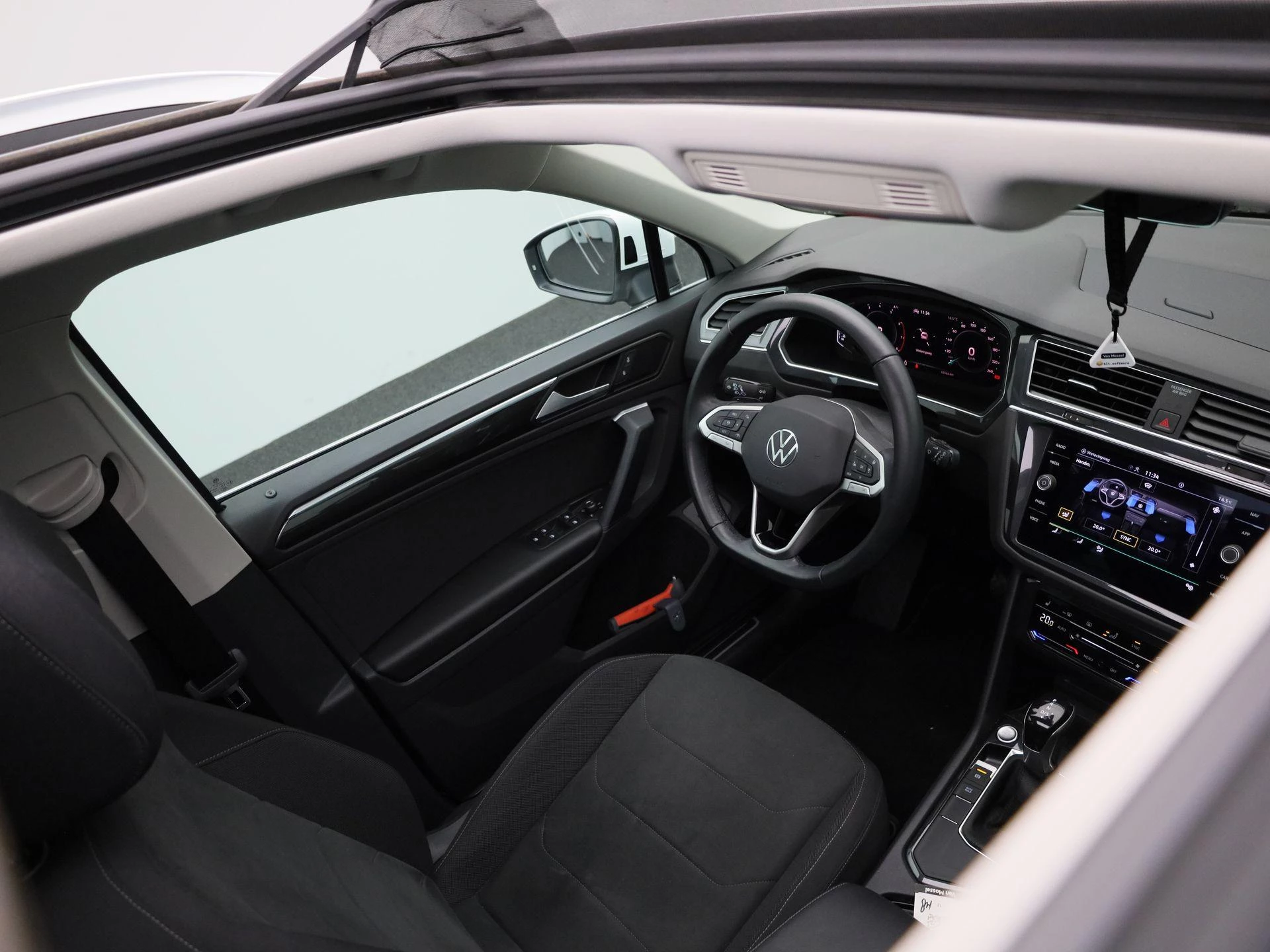 Volkswagen-Tiguan-image-33