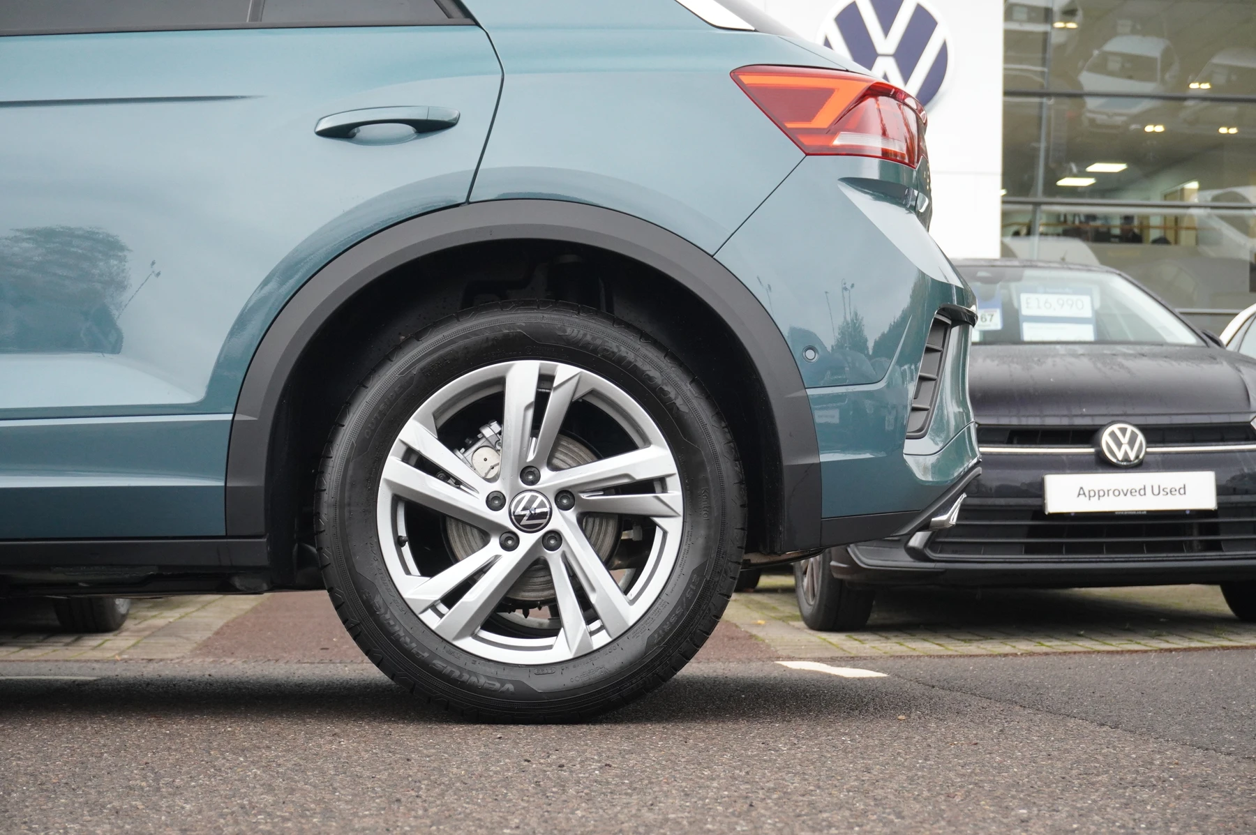 Volkswagen-T-Roc-image-19