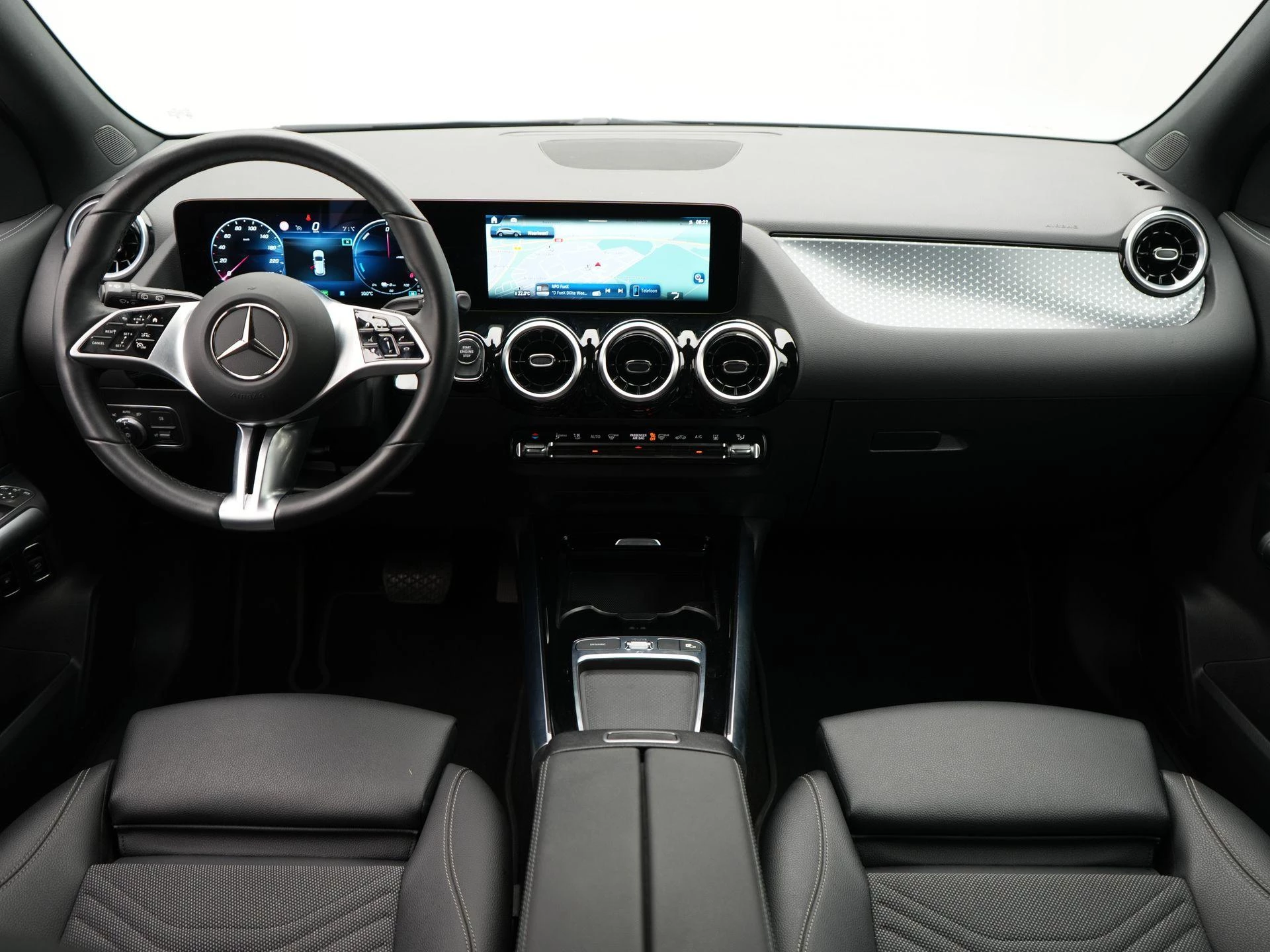 Mercedes-Benz-GLA-image-6
