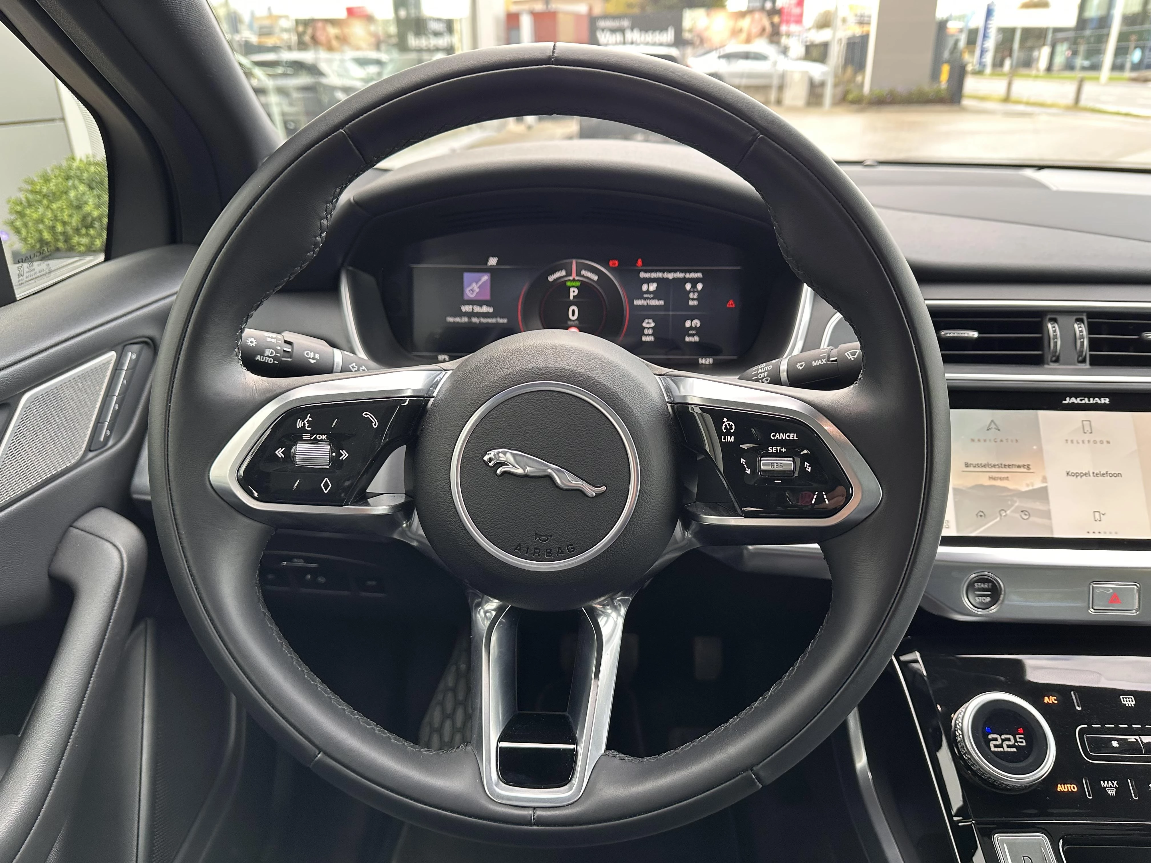 Jaguar-I-PACE-image-30