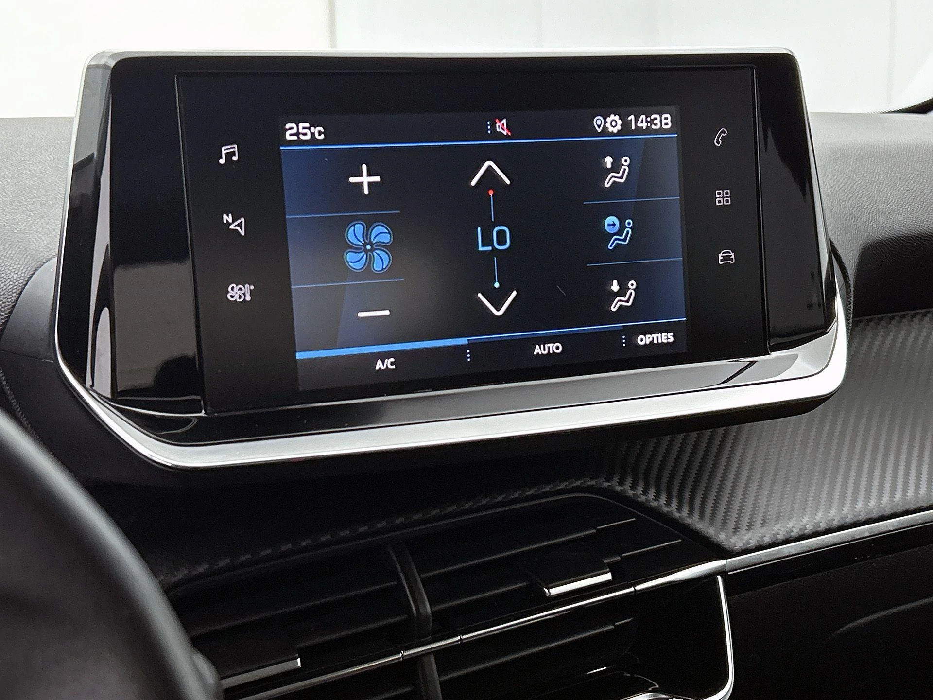 Peugeot-208-image-19