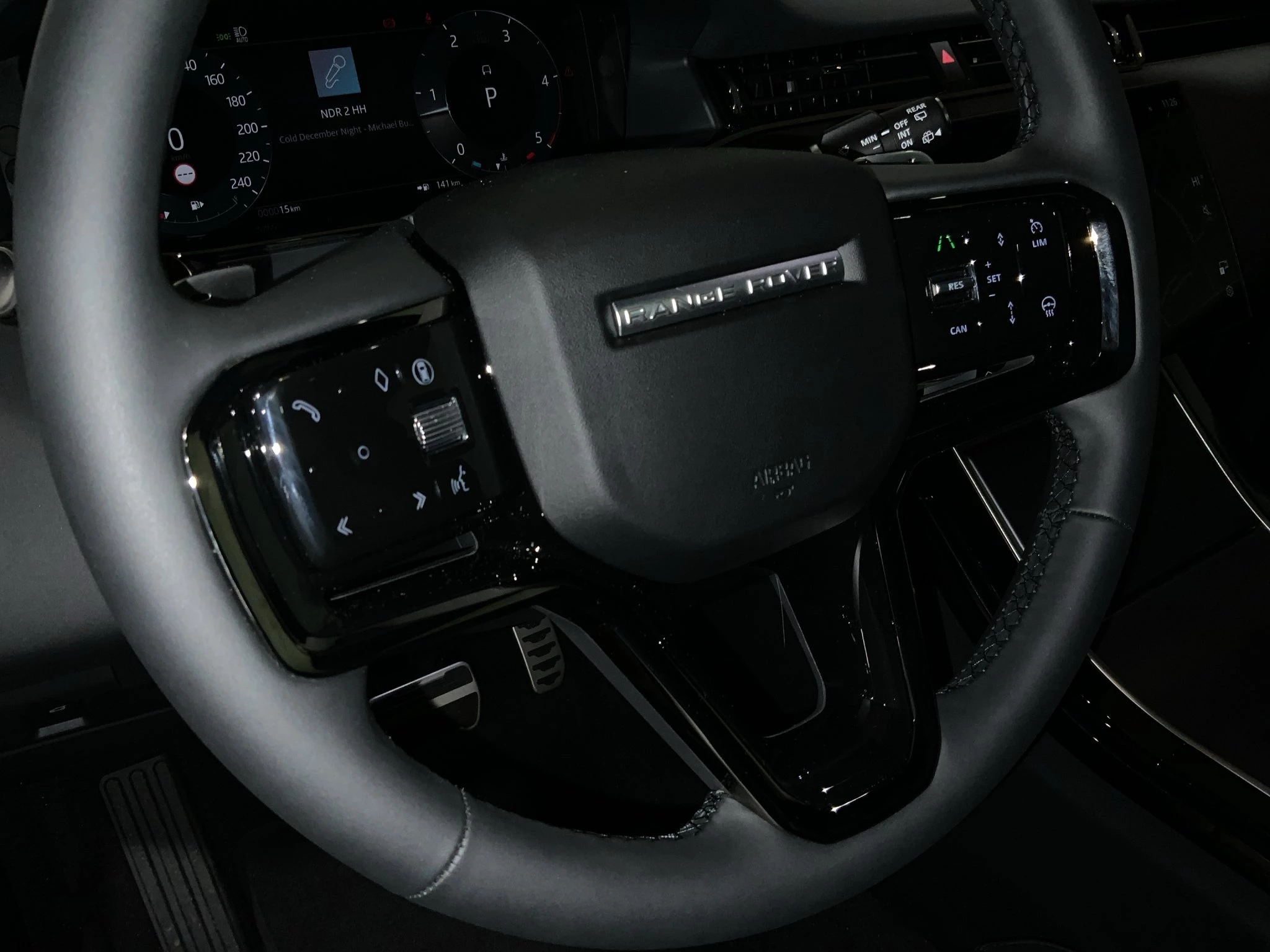 Land Rover-Range Rover Evoque-image-19