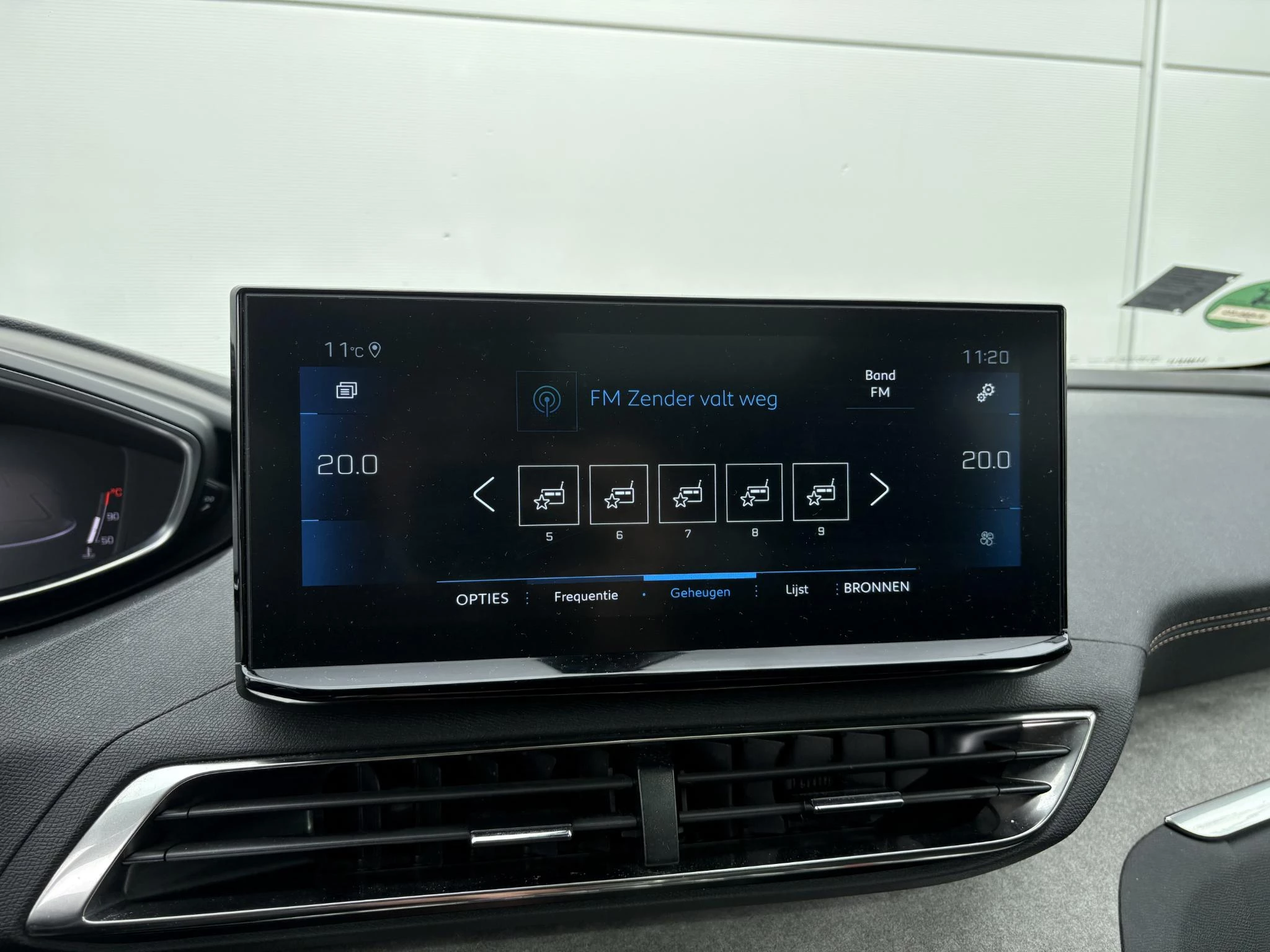 Peugeot-5008-image-24