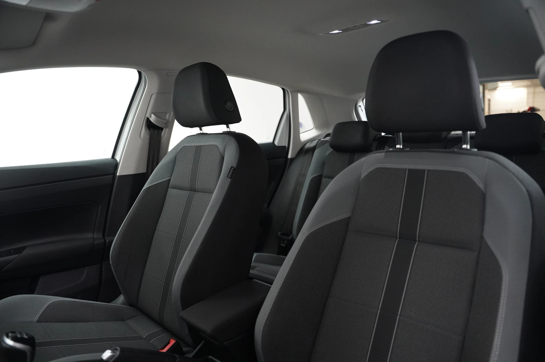 Volkswagen-Polo-image-27