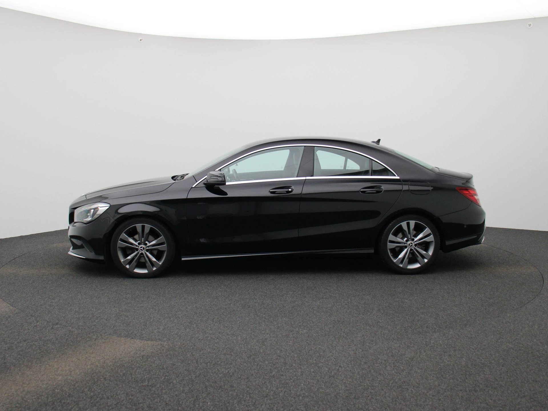 Mercedes-Benz-CLA-image-3