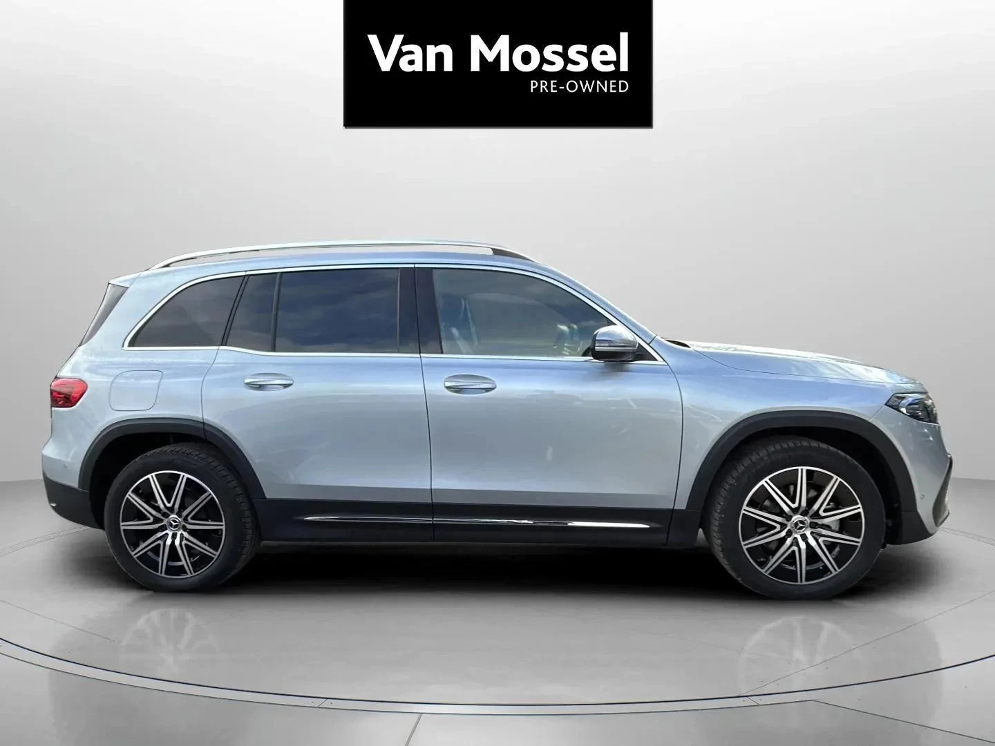 Mercedes-Benz-EQB-image-3