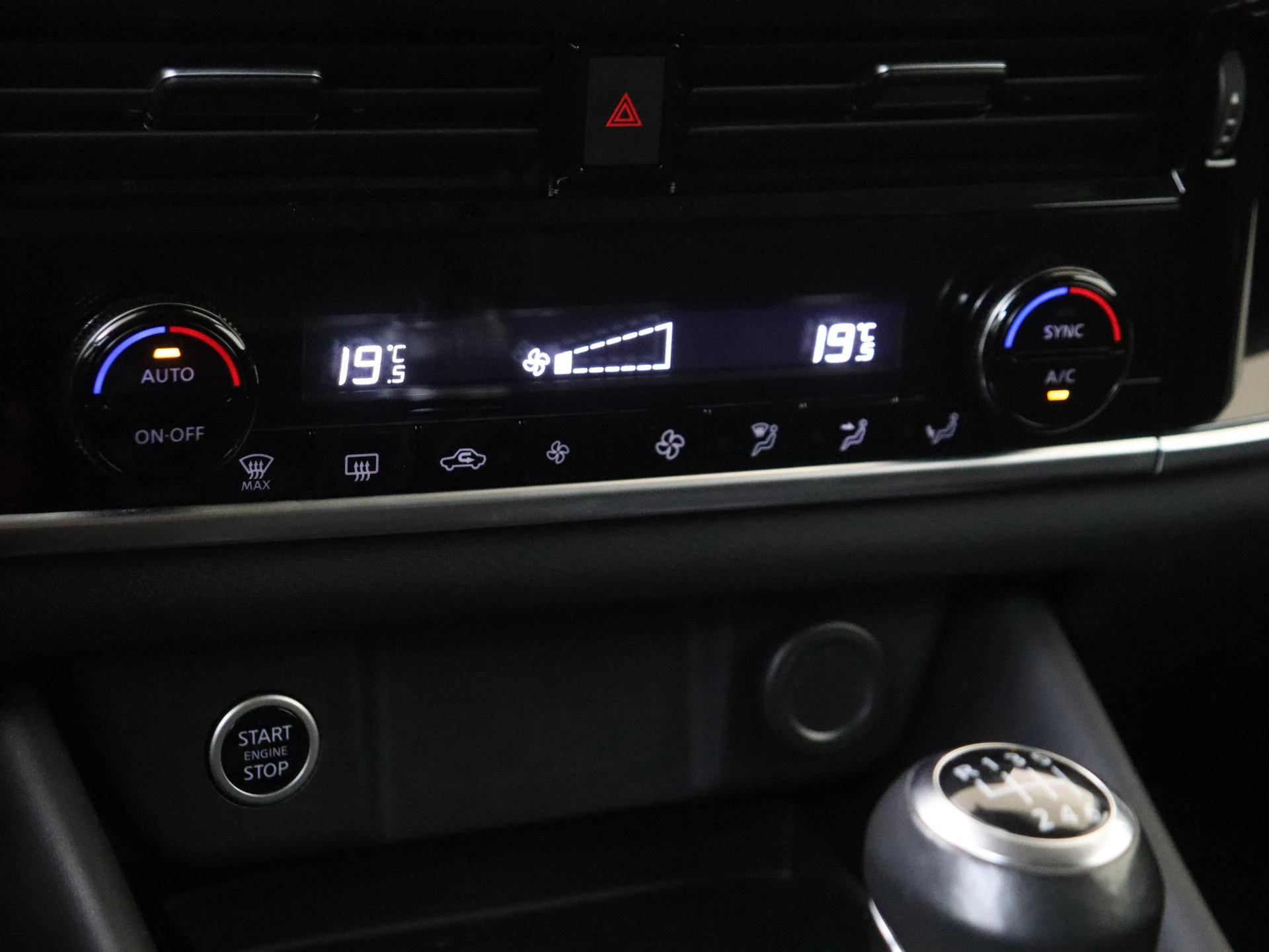 Nissan-QASHQAI-image-19