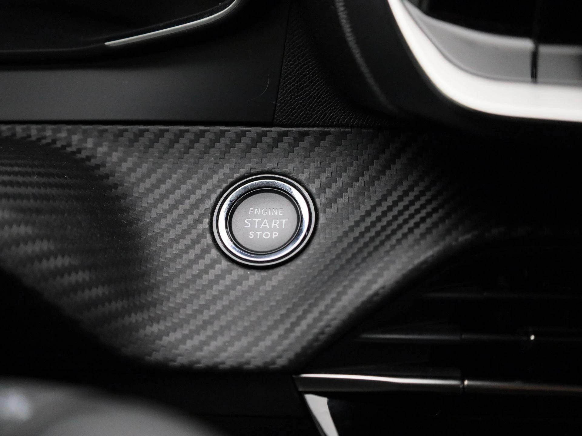 Peugeot-e-208-image-23