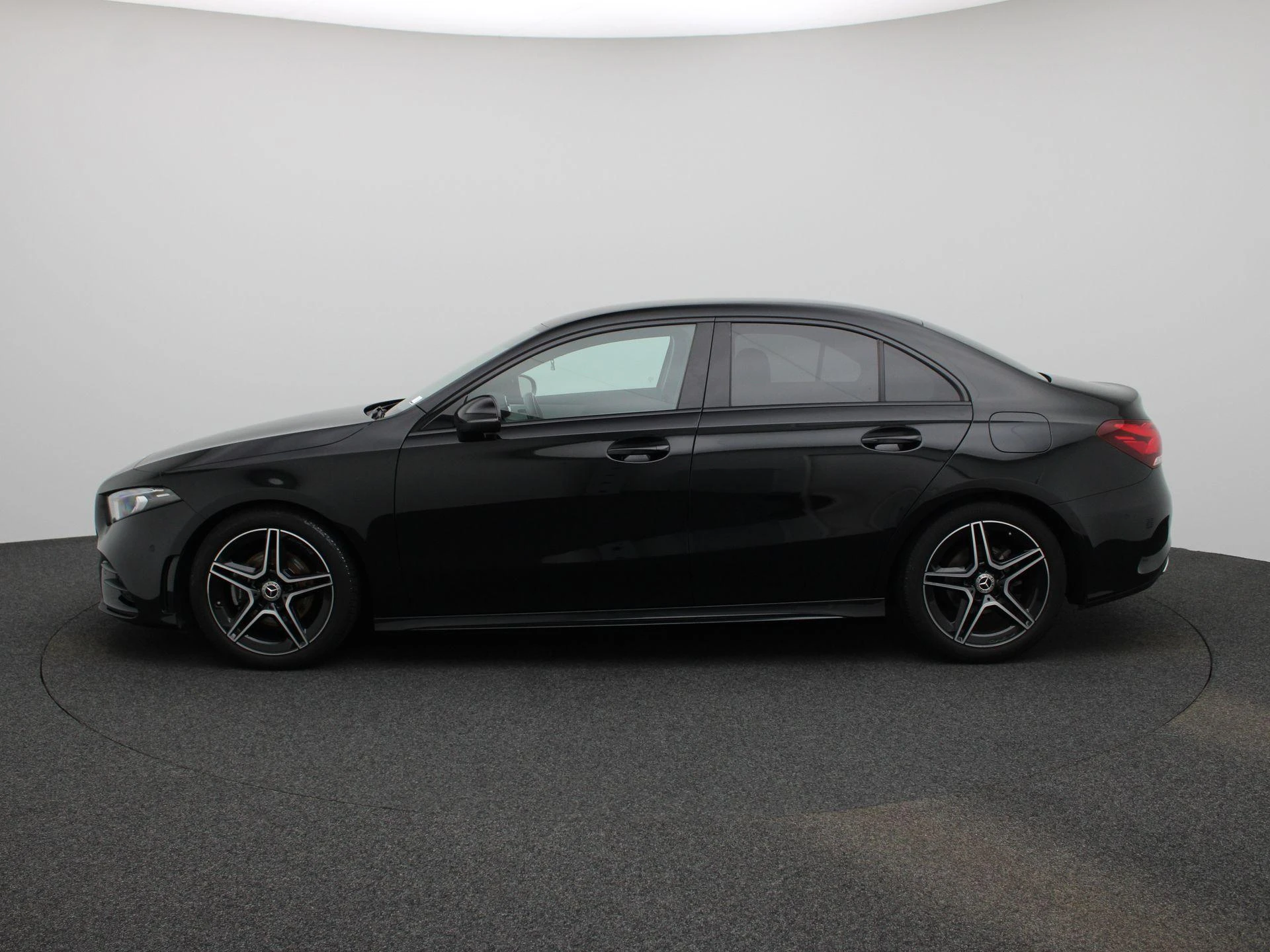 Mercedes-Benz-A-Klasse-image-3