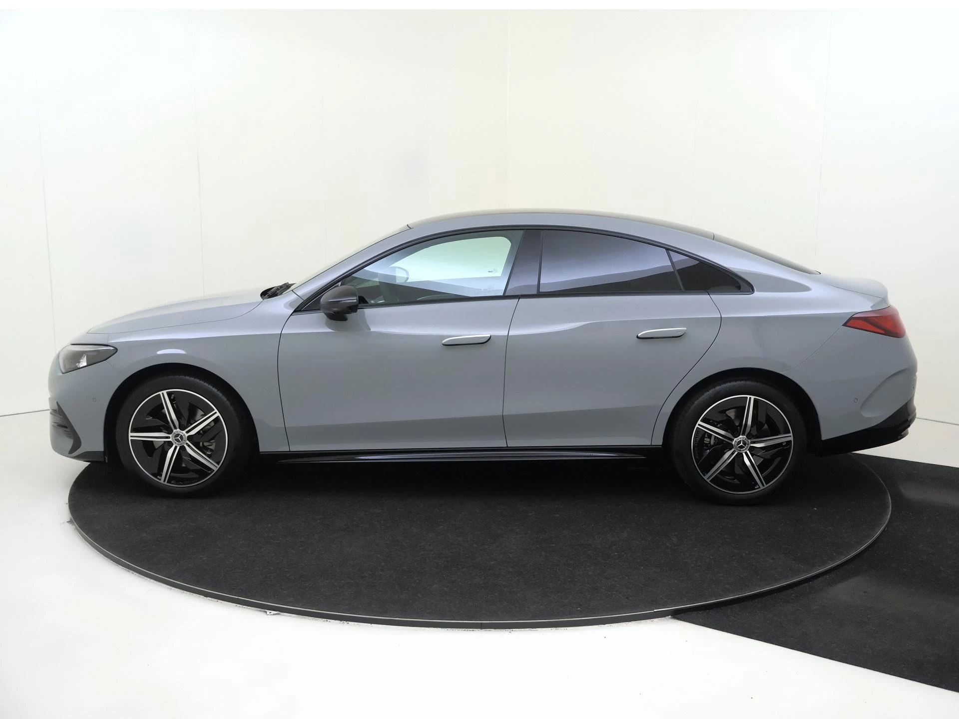 Mercedes-Benz-CLA-image-7