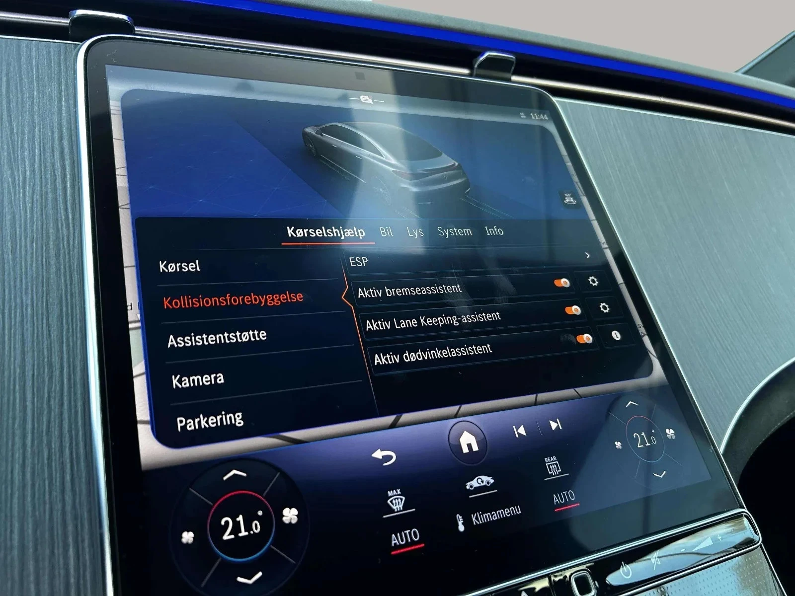 Mercedes-Benz-EQE-image-17