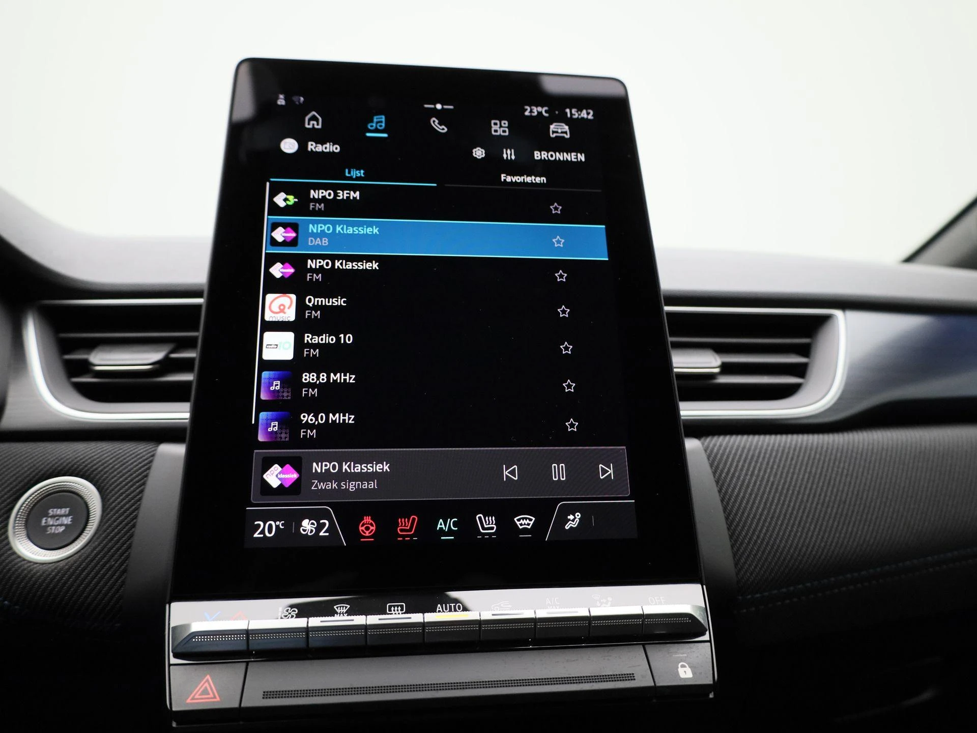 Renault-Captur-image-16