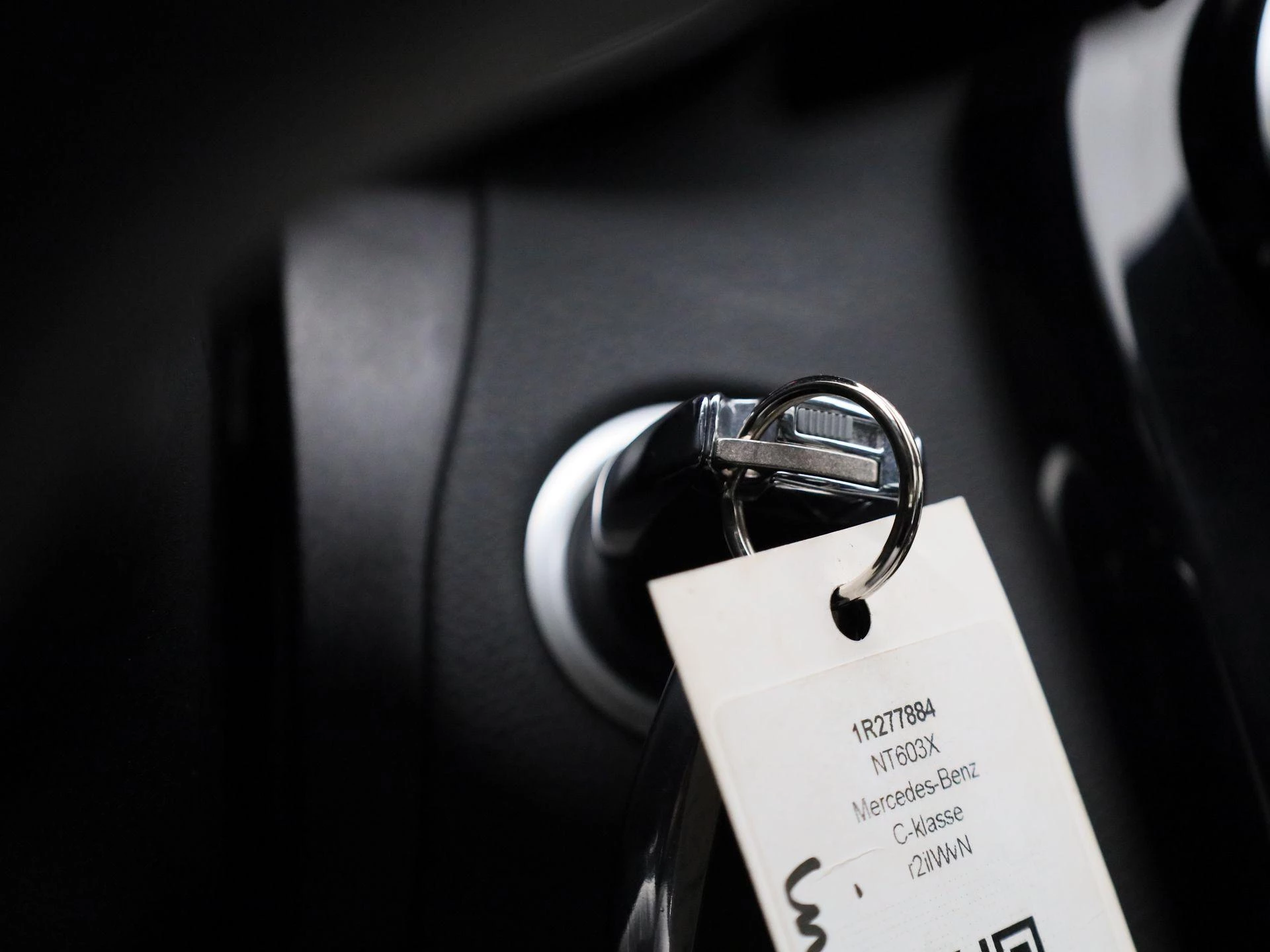 Mercedes-Benz-C-Klasse-image-20