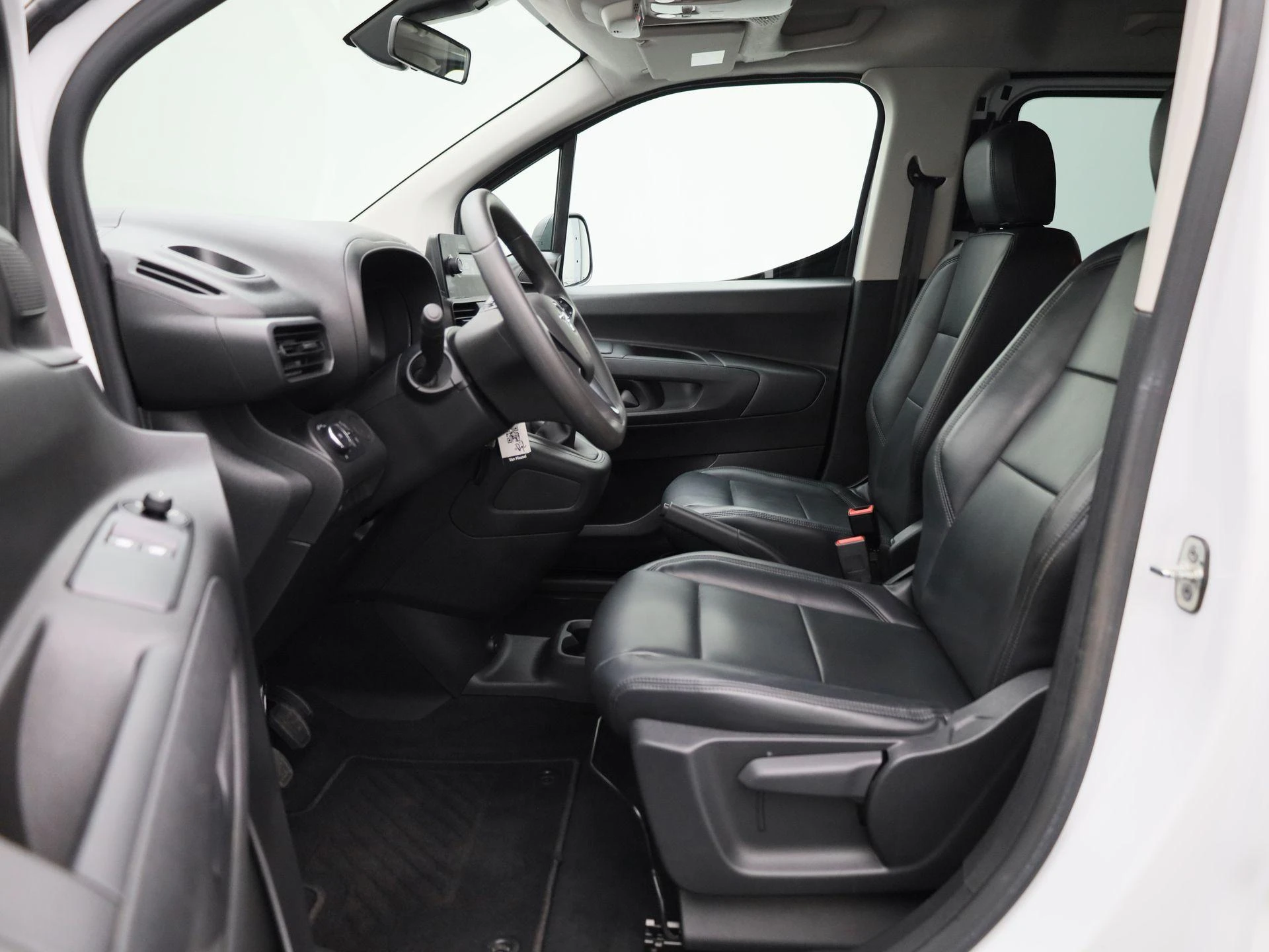 Opel-Combo Life-image-12