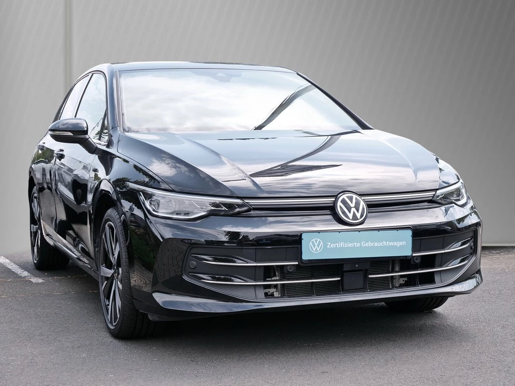 Volkswagen Golf VIII Lim. 1.5 eTSI Style *MATRIX*AHK*ACC*360°*NAVI*