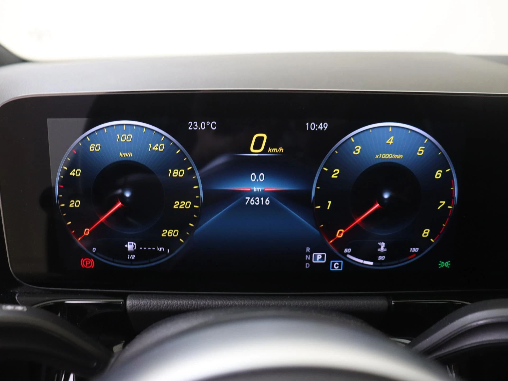 Mercedes-Benz-GLA-image-10