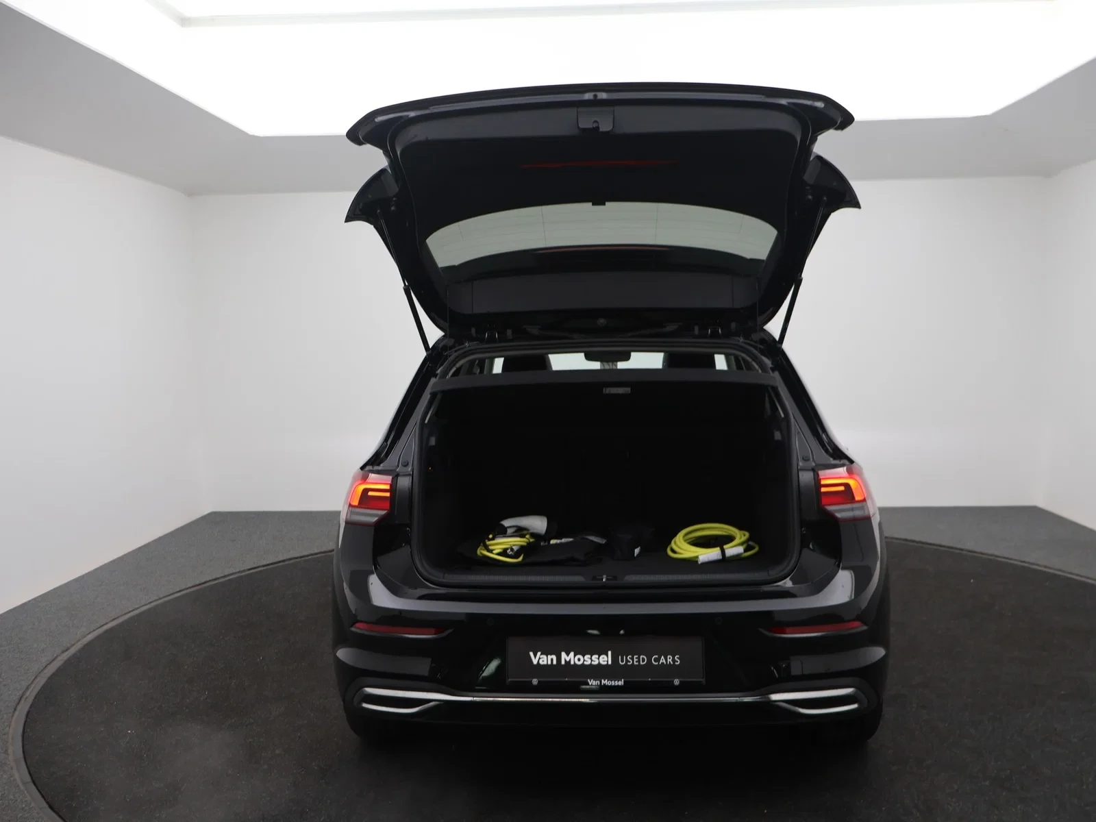 Volkswagen-Golf-image-17